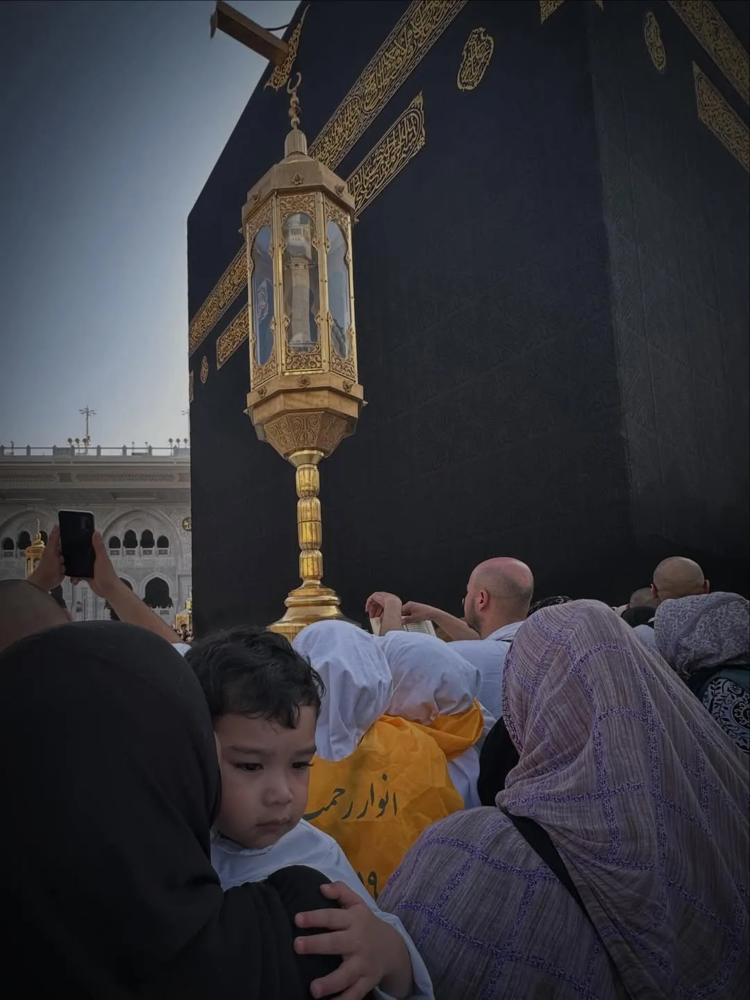 Kongsi Momen Di Tanah Suci, Penampilan Ayu Fatin Afeefa & Wajah Comel Anak Ketika Umrah Raih Tumpuan!