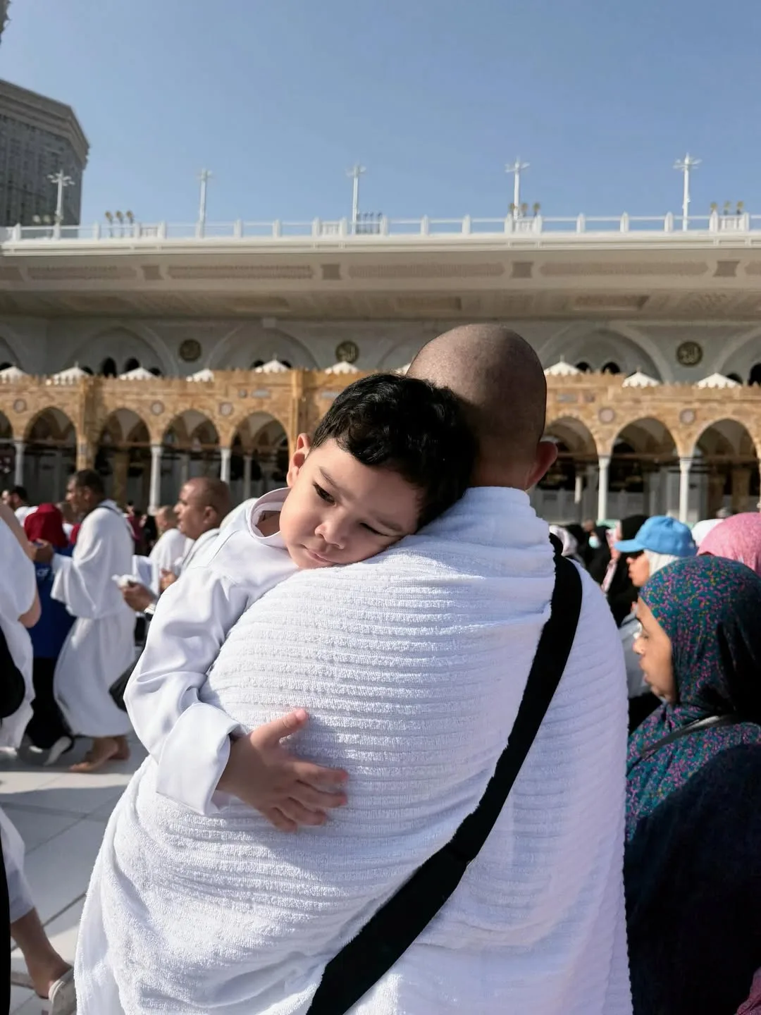 Kongsi Momen Di Tanah Suci, Penampilan Ayu Fatin Afeefa & Wajah Comel Anak Ketika Umrah Raih Tumpuan! 18 Kongsi Momen Di Tanah Suci, Penampilan Ayu Fatin Afeefa & Wajah Comel Anak Ketika Umrah Raih Tumpuan!