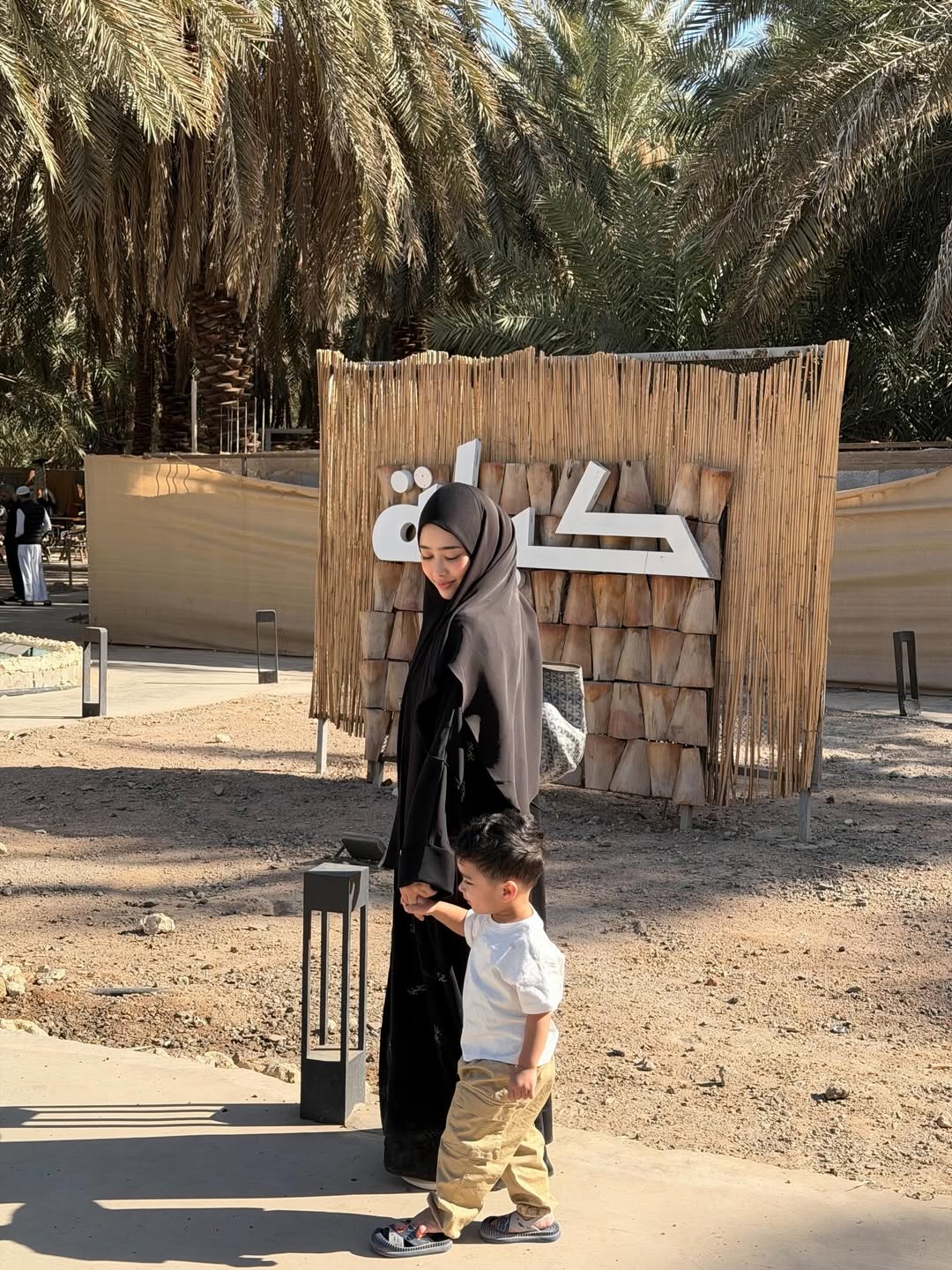 Kongsi Momen Di Tanah Suci, Penampilan Ayu Fatin Afeefa & Wajah Comel Anak Ketika Umrah Raih Tumpuan!