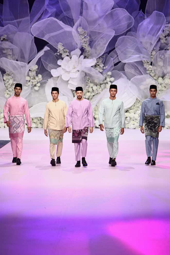 Baju Raya Strawberry Matcha, Teal & Lime Green Bakal Warnai Aidilfitri 2026, Ilham dari Pentas Ariani 9 Baju Raya Strawberry Matcha, Teal & Lime Green Bakal Warnai Aidilfitri 2026, Ilham dari Pentas Ariani