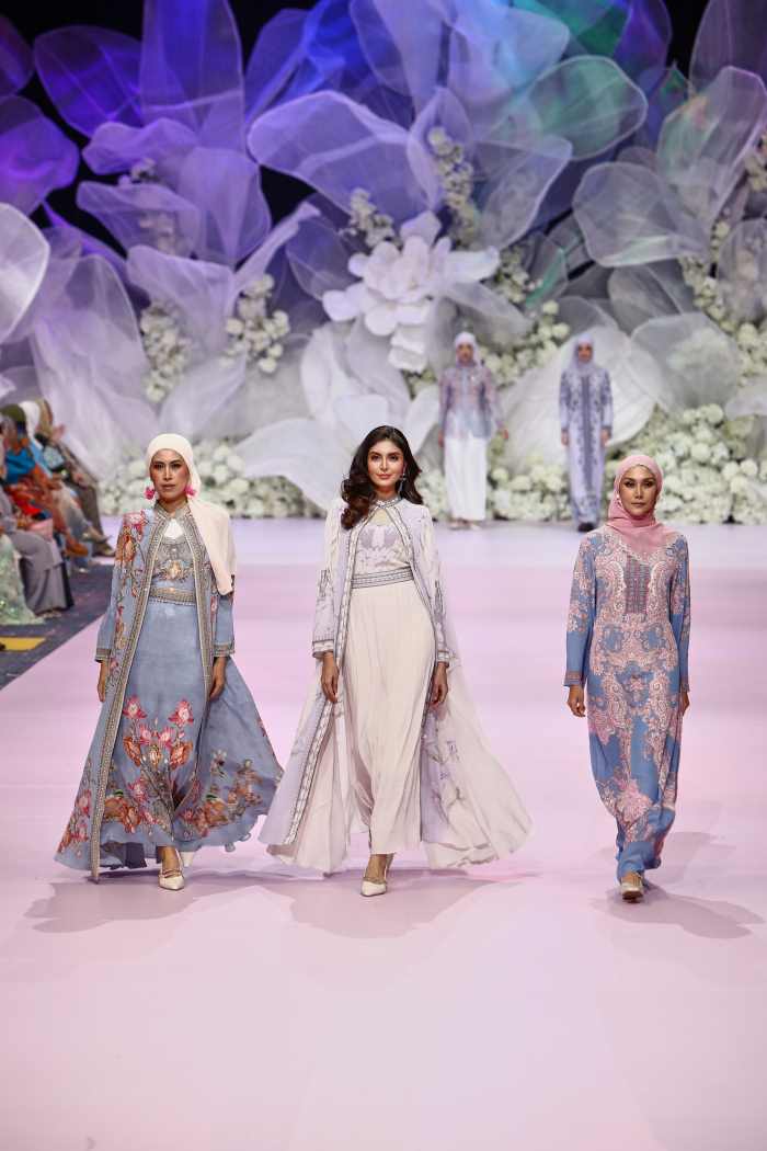 Baju Raya Strawberry Matcha, Teal & Lime Green Bakal Warnai Aidilfitri 2026, Ilham dari Pentas Ariani 8 Baju Raya Strawberry Matcha, Teal & Lime Green Bakal Warnai Aidilfitri 2026, Ilham dari Pentas Ariani