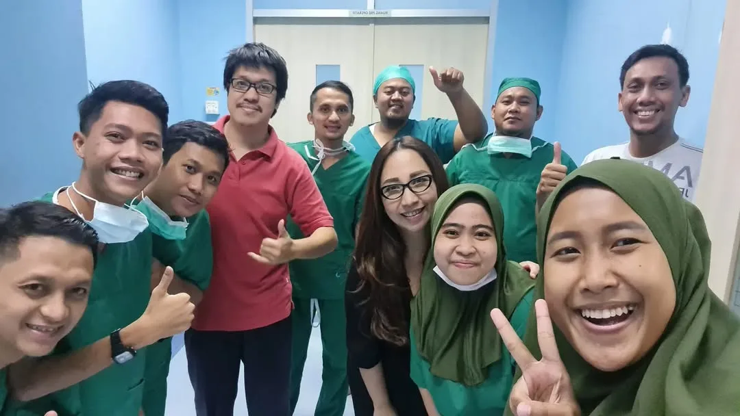 Doktor Bedah & Penyanyi! Marisha Friska Halauwet Bukti Hebat Wanita Mampu Berjaya Dalam Dua Dunia Berbeza