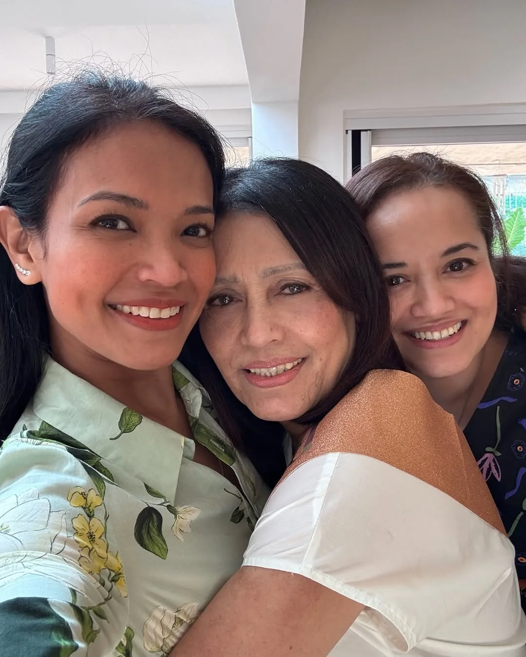 Cheryl Samad Ada Genetik Melayu, Eurasian & Portugis, Potret Bersama Ibu Undang Perhatian!