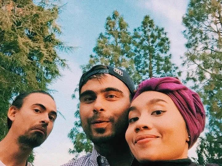 “Growing Younger With My Life Partner,” Rai Anniversary Ke-8, Yuna & Adam Bahagia Layari Rumah Tangga!