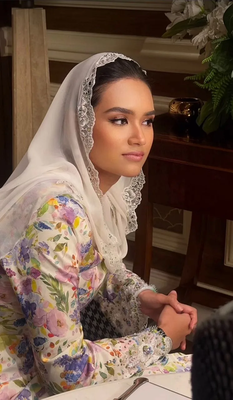 Pesona Diraja Sultanah Terengganu & Anakanda Puteri Dalam Kurung Sutera Itali Penuh Elegan