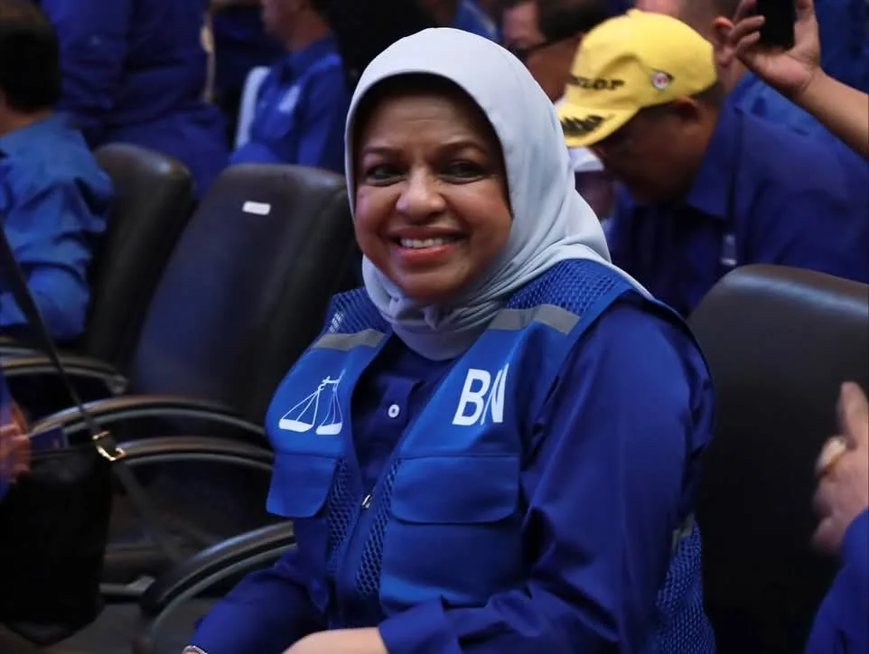 Penampilan 'Menyala', Tan Sri Shahrizat Abdul Jalil Kekal Relevan & Tokoh Wanita Menyenangkan! 15 Penampilan ‘Menyala’, Tan Sri Shahrizat Abdul Jalil Kekal Relevan & Tokoh Wanita Menyenangkan!