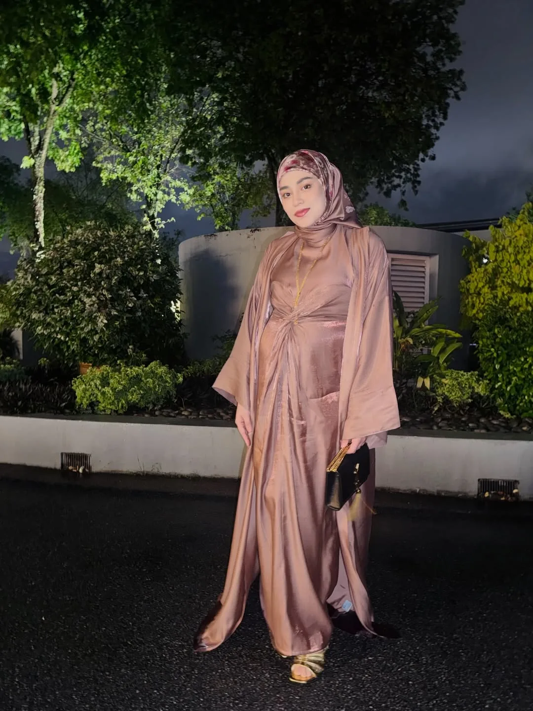 “King Number 3 Has Arrived,” Uyaina Arshad Timang Anak Lelaki! Foto ‘Slay’ Lepas Bersalin Curi Tumpuan