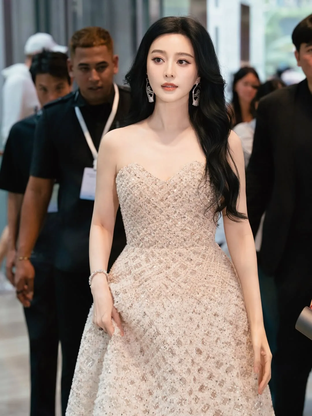 Fan Bingbing Dedah Rahsia Kecantikan Luar Biasa, Disiplin Tinggi Ikon China Ini Mengejutkan! 15 Fan Bingbing Dedah Rahsia Kecantikan Luar Biasa, Disiplin Tinggi Ikon China Ini Mengejutkan!