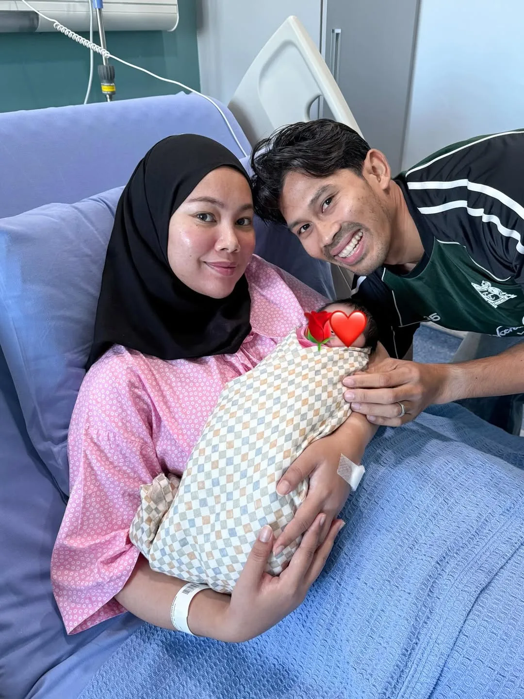 3 Tahun Kahwin, Datuk Latif Romly Kini Bergelar Bapa & Isteri Selamat Bersalin Anak Perempuan!