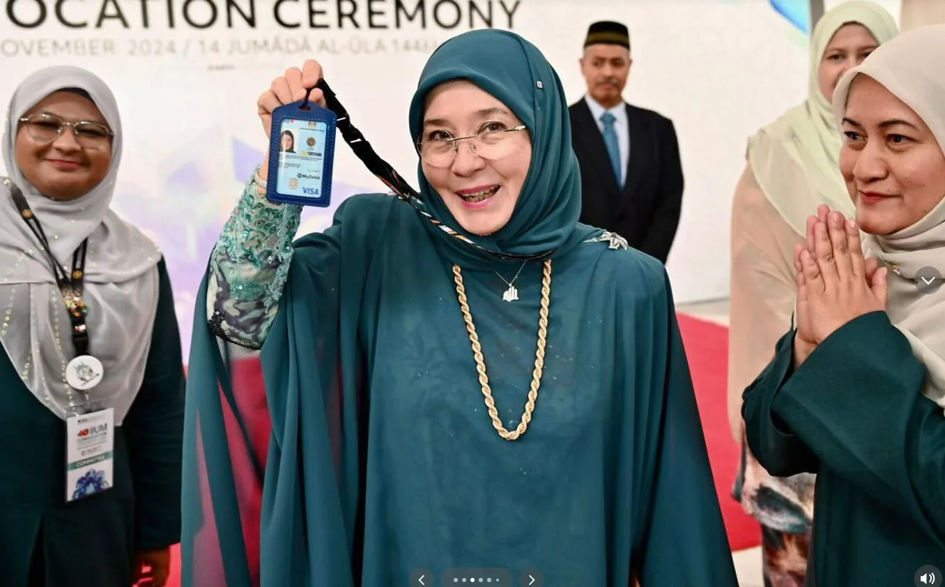 Sambung Belajar Usia 64 Tahun, Momen Sweet Sultan Pahang Temani Tengku Ampuan Pahang Siapkan Tesis Titip Inspirasi