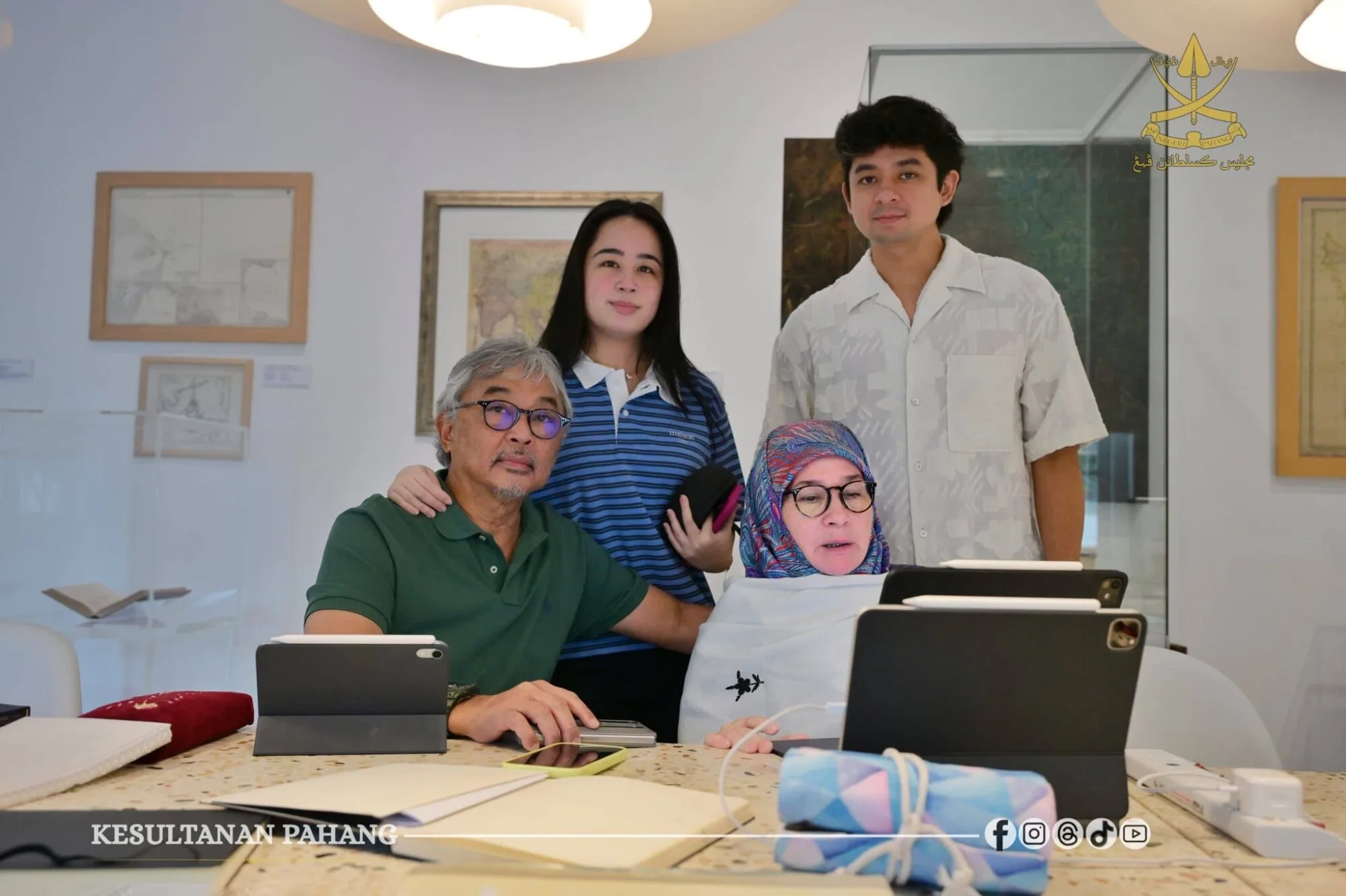 Sambung Belajar Usia 64 Tahun, Momen Sweet Sultan Pahang Temani Tengku Ampuan Pahang Siapkan Tesis Titip Inspirasi