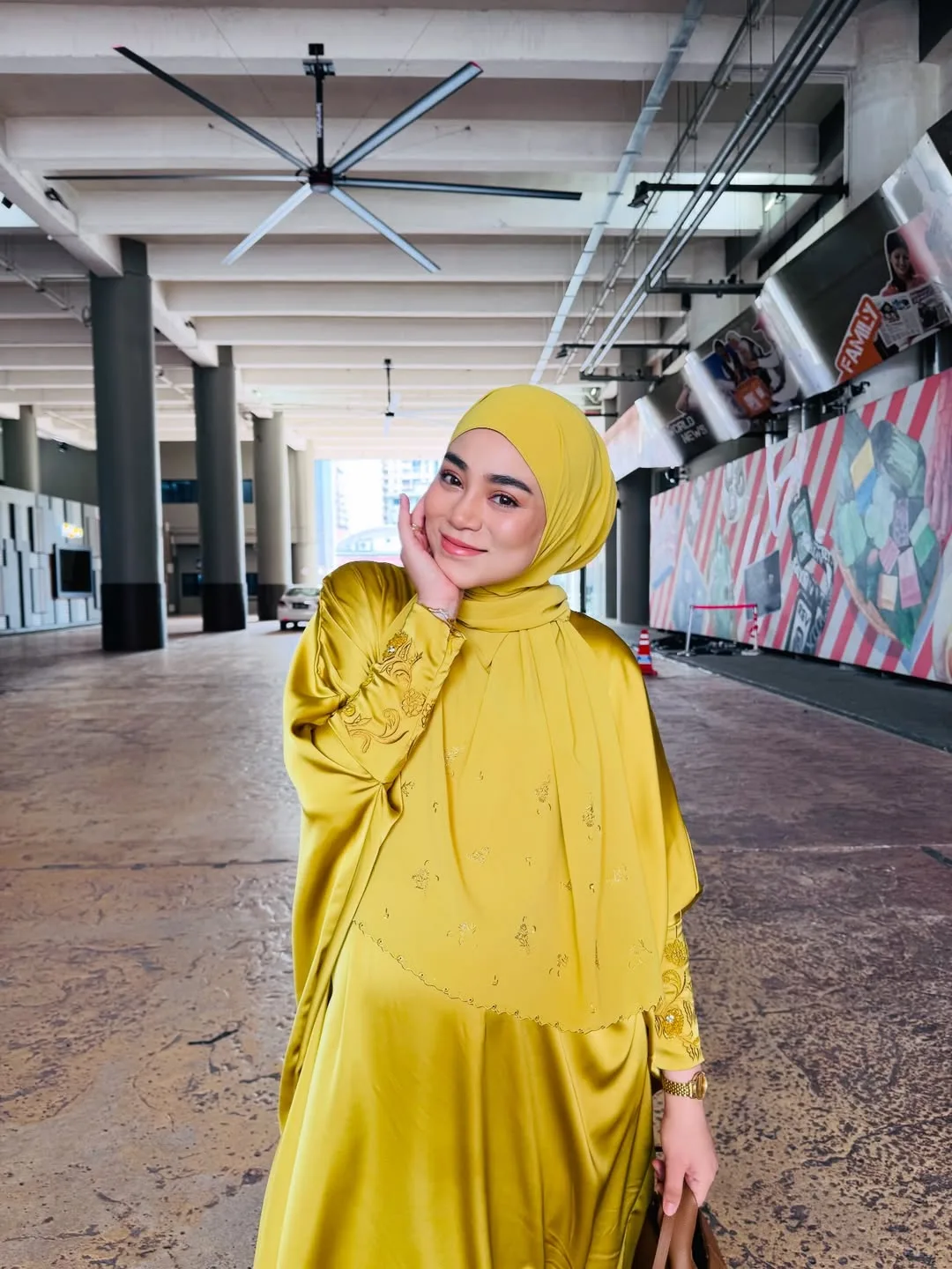 "King Number 3 Has Arrived," Uyaina Arshad Timang Anak Lelaki! Foto ‘Slay’ Lepas Bersalin Curi Tumpuan 12 “King Number 3 Has Arrived,” Uyaina Arshad Timang Anak Lelaki! Foto ‘Slay’ Lepas Bersalin Curi Tumpuan