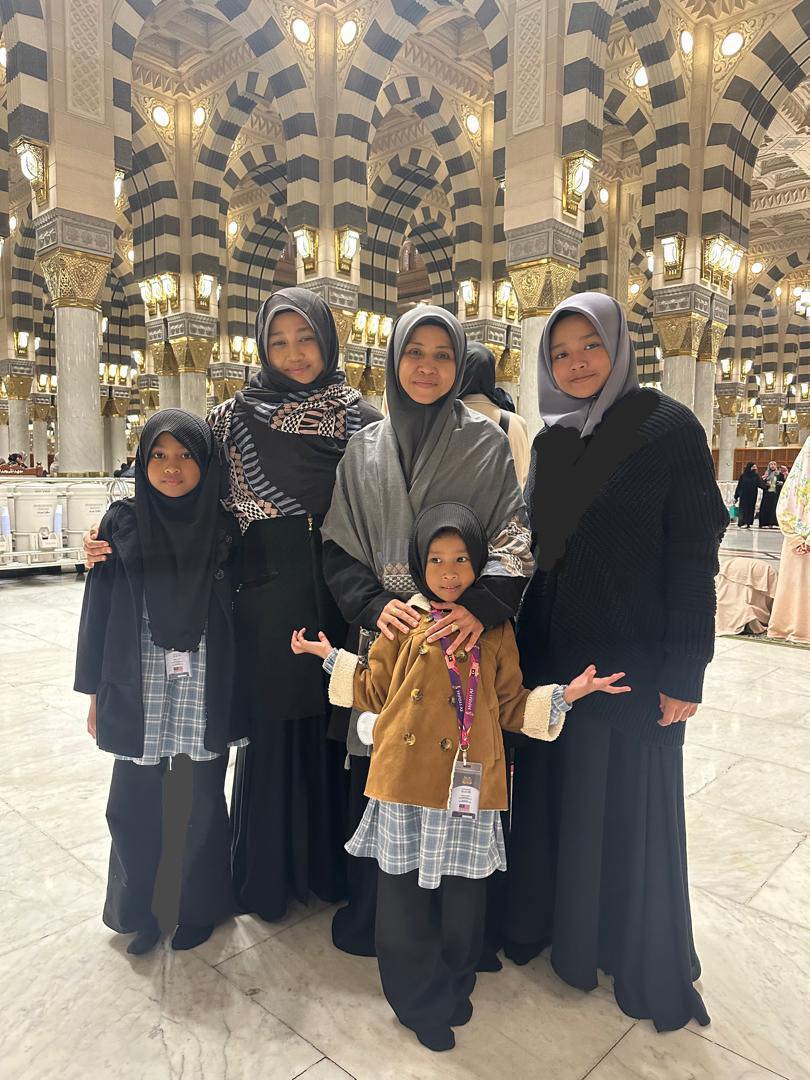 Ustazah Asma’ Harun Menangis Hilang Anak Di Masjid Nabawi, Detik Menggetarkan Jiwa Ibu Bapa!