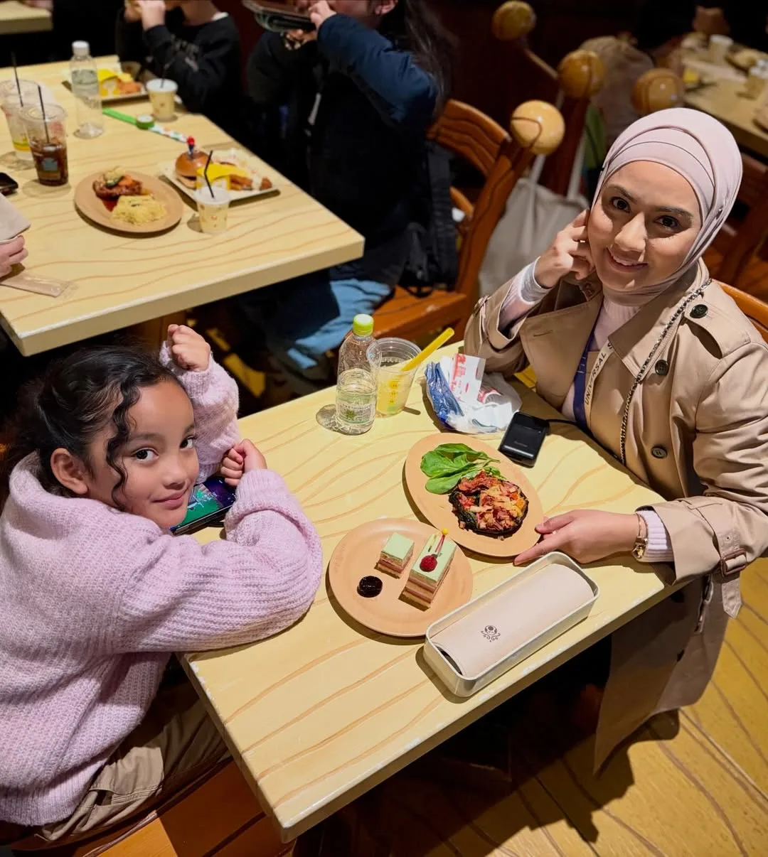 Wan Maryam Injak Usia 8 Tahun, Mawar Karim Bahagia Ada Puteri Kesayangan & Bawa Anak Bercuti Di Jepun!