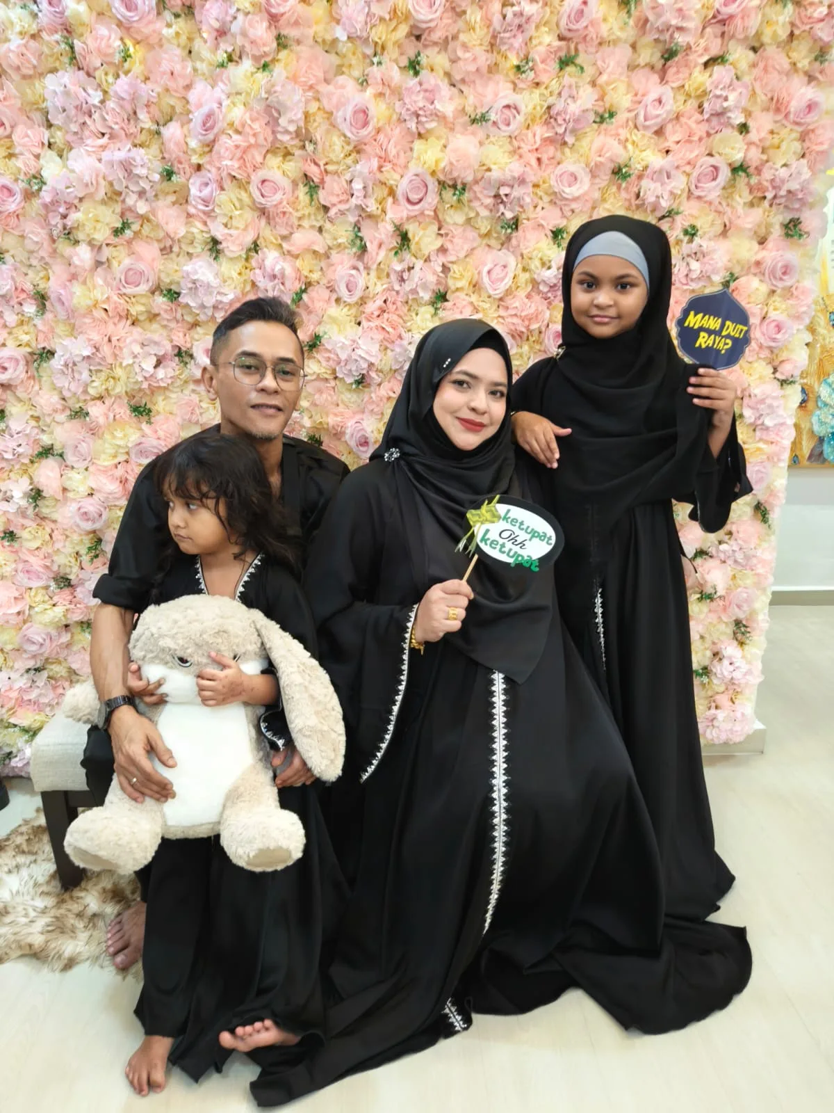 Ibu Anak 3 & Mahir Baking, Isteri Iskandar Ismail Sukses Jadi Pengurus Acara Di Singapura