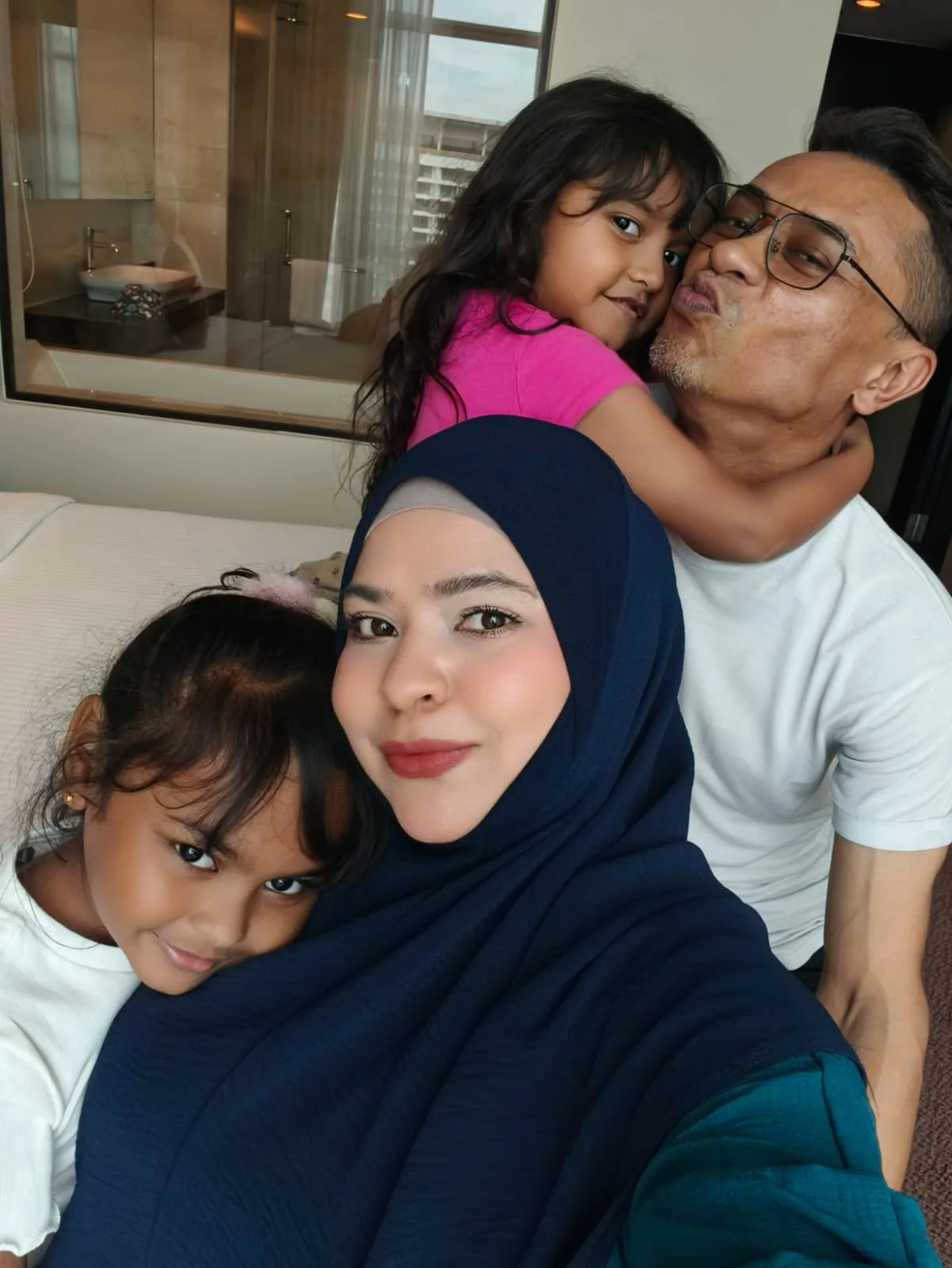 Ibu Anak 3 & Mahir Baking, Isteri Iskandar Ismail Sukses Jadi Pengurus Acara Di Singapura