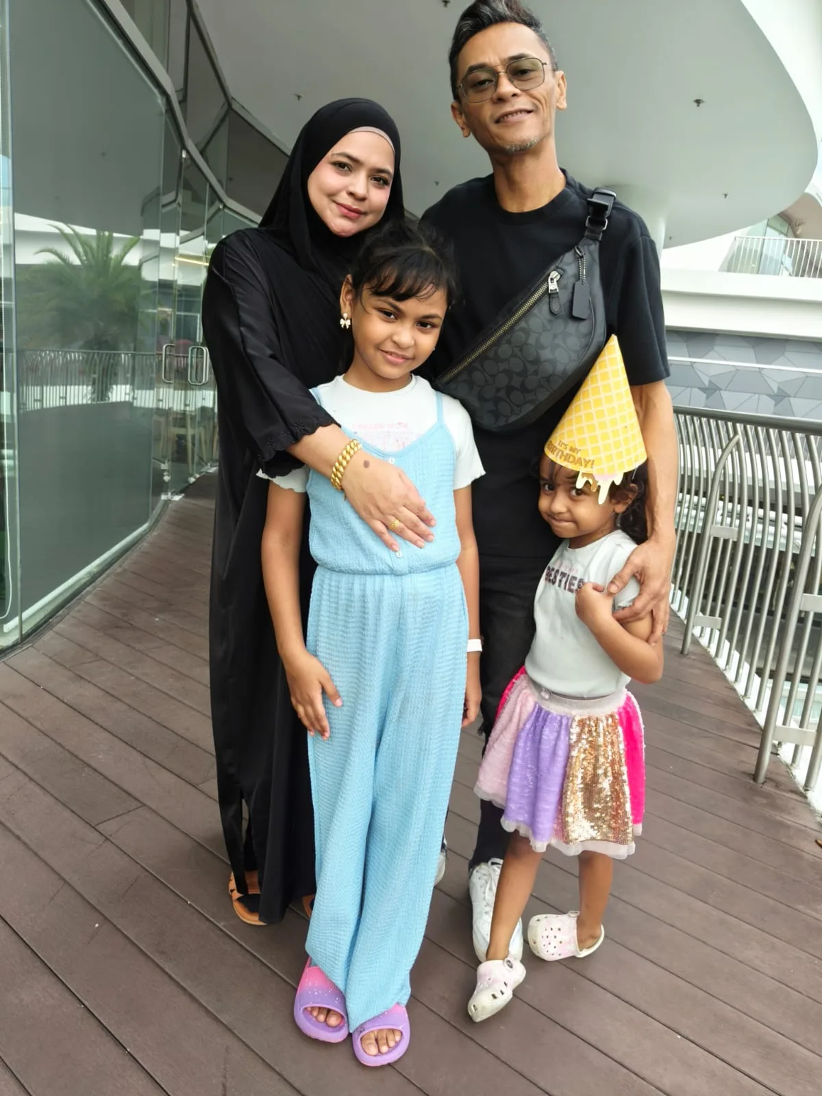 Ibu Anak 3 & Mahir Baking, Isteri Iskandar Ismail Sukses Jadi Pengurus Acara Di Singapura