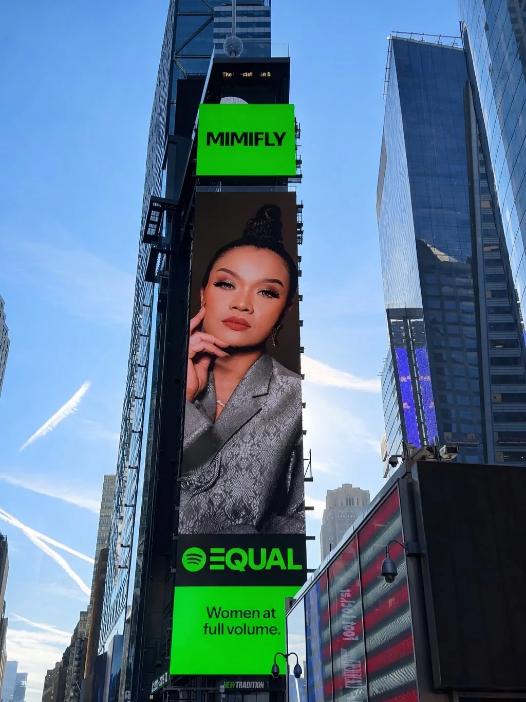 Impian MimiFly Jadi Nyata, Wajah Terpampang di Billboard Times Square Bukti Wanita Malaysia Makin Mendunia 5 Impian MimiFly Jadi Nyata, Wajah Terpampang di Billboard Times Square Bukti Wanita Malaysia Makin Mendunia