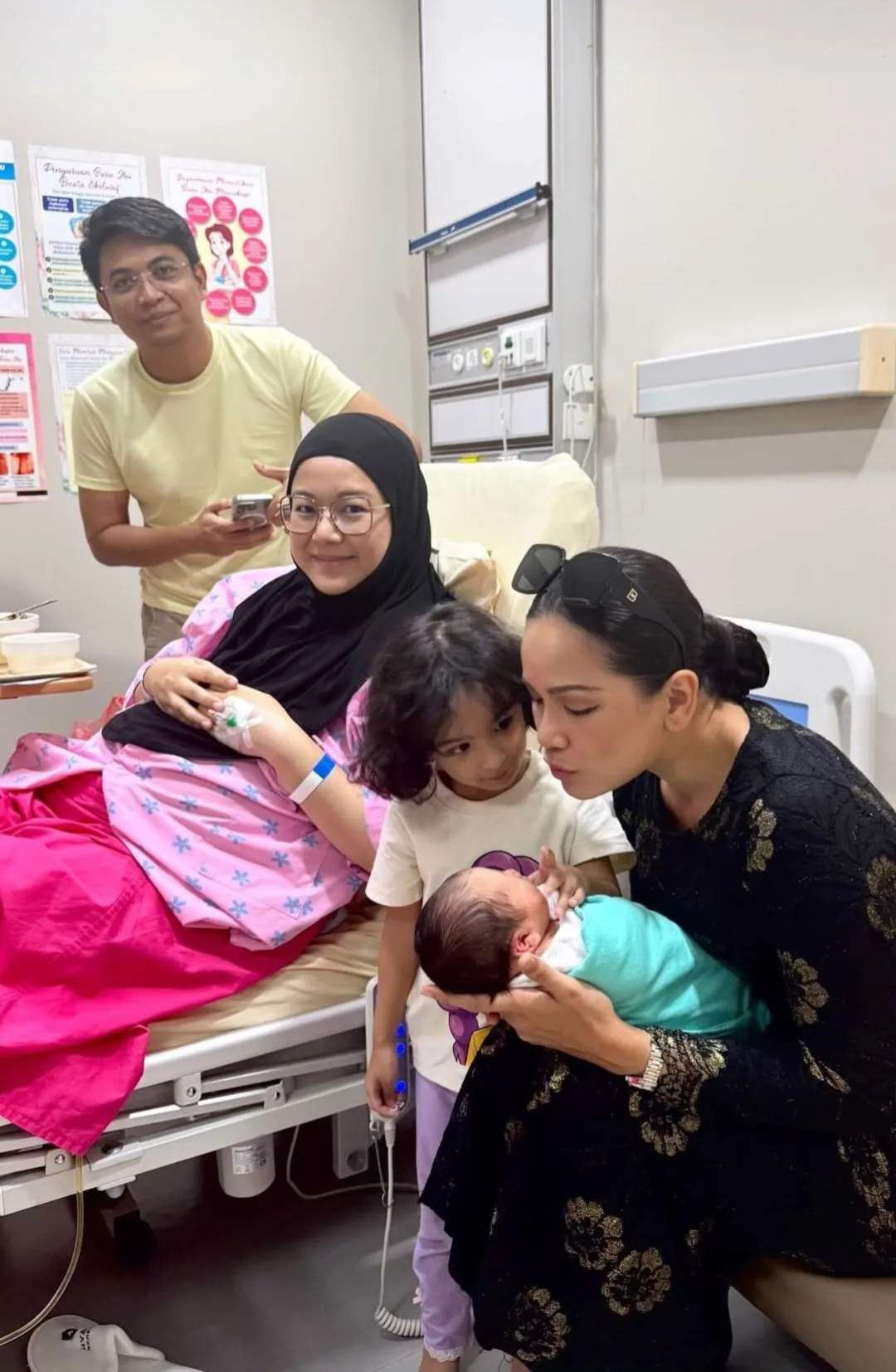 Bertambah Lagi Ahli Keluarga, Pelakon Gerak Khas Sheera Iskandar Timang Anak Kedua!