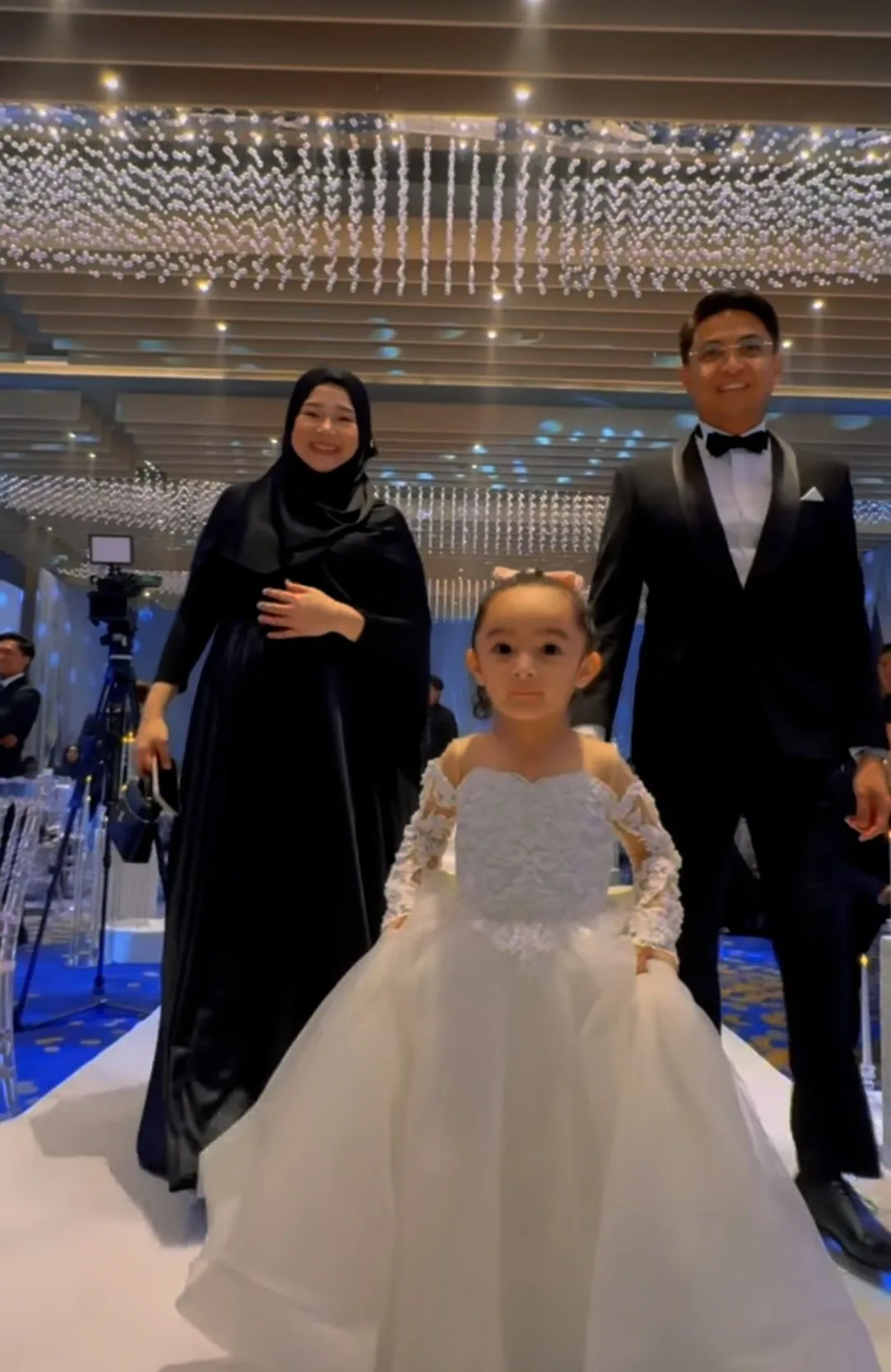 Bertambah Lagi Ahli Keluarga, Pelakon Gerak Khas Sheera Iskandar Timang Anak Kedua!