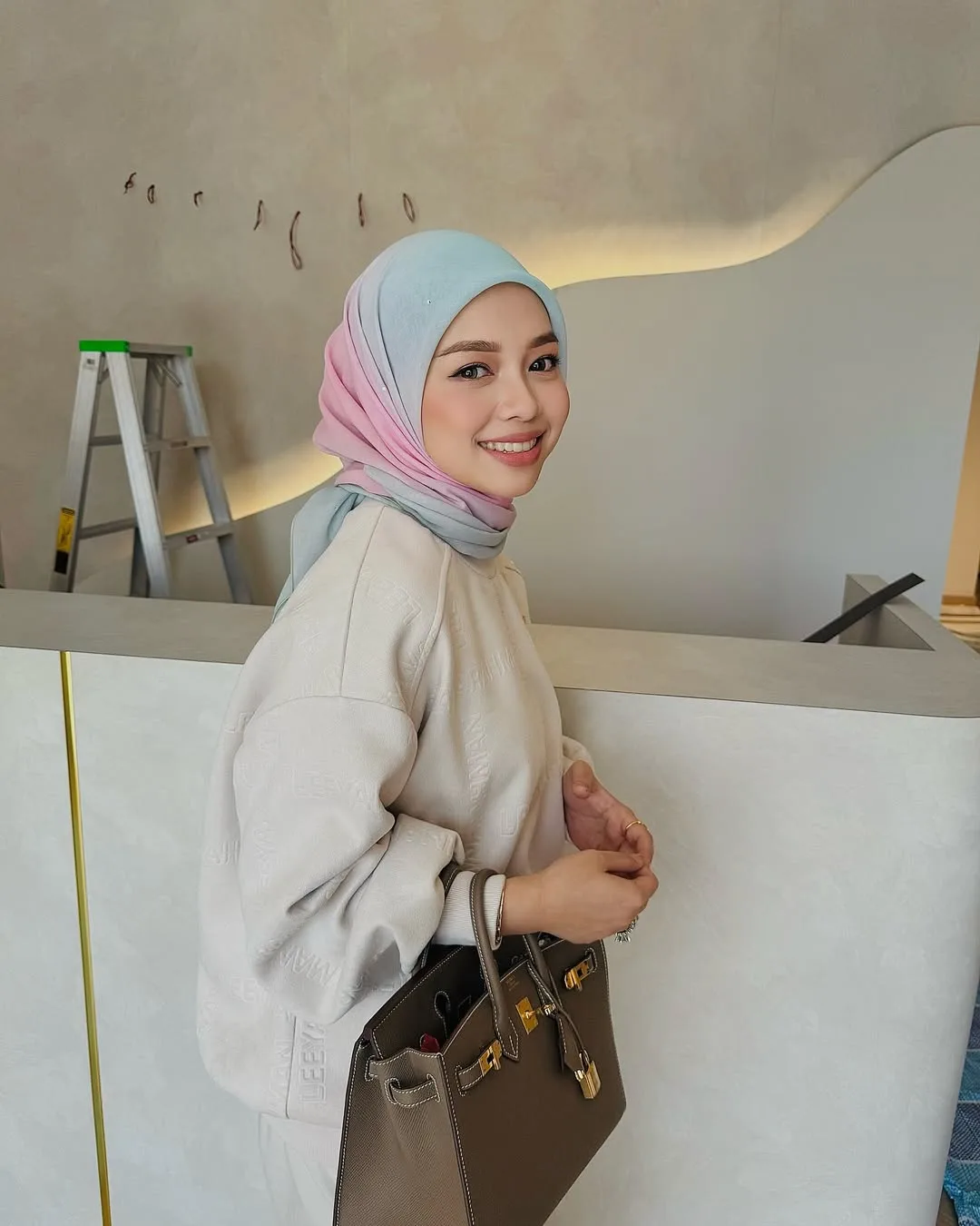 Hamil Anak Ke-4, Usahawan YNALEE ‘All Out’ Raya Ini Ligat Siapkan Koleksi Lebaran & Biskut Raya!