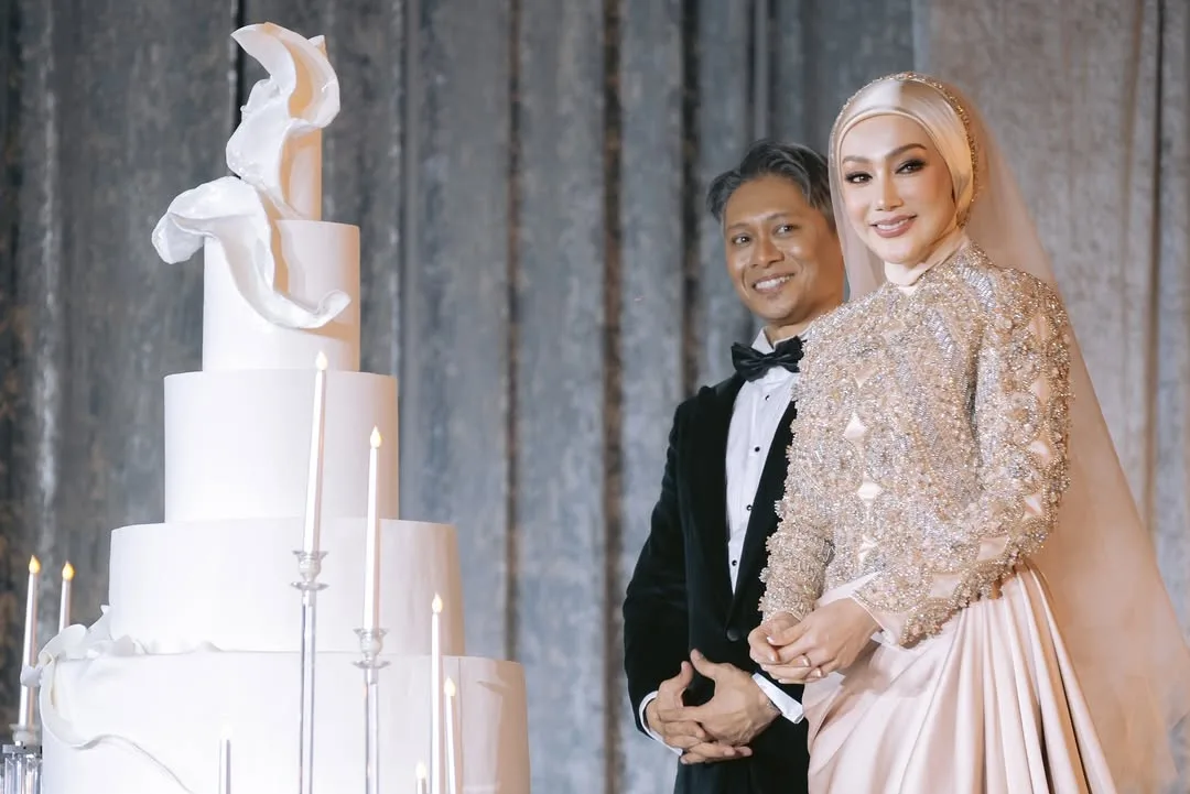 Macam Tak Menua! Ramping Persis Ratu Cantik & Berseri Sejak Kahwin, Erra Fazira Genap Usia 52