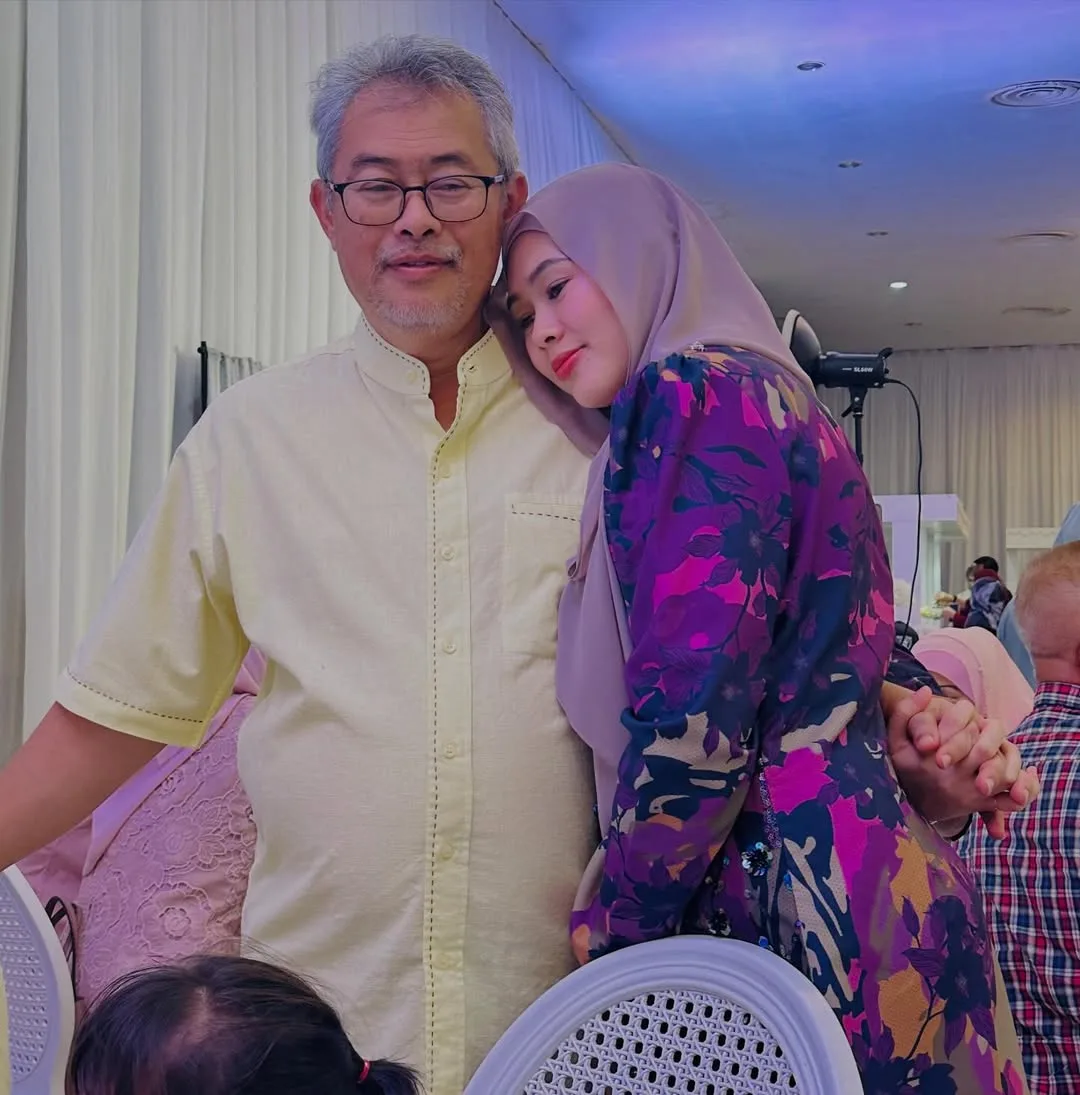 Kasih Seorang Ibu! Dr Zailah Setia Temani Dr Fie Tawfek Di Mahkamah, “Tanda Ibu Ada Di Kala Sukar”