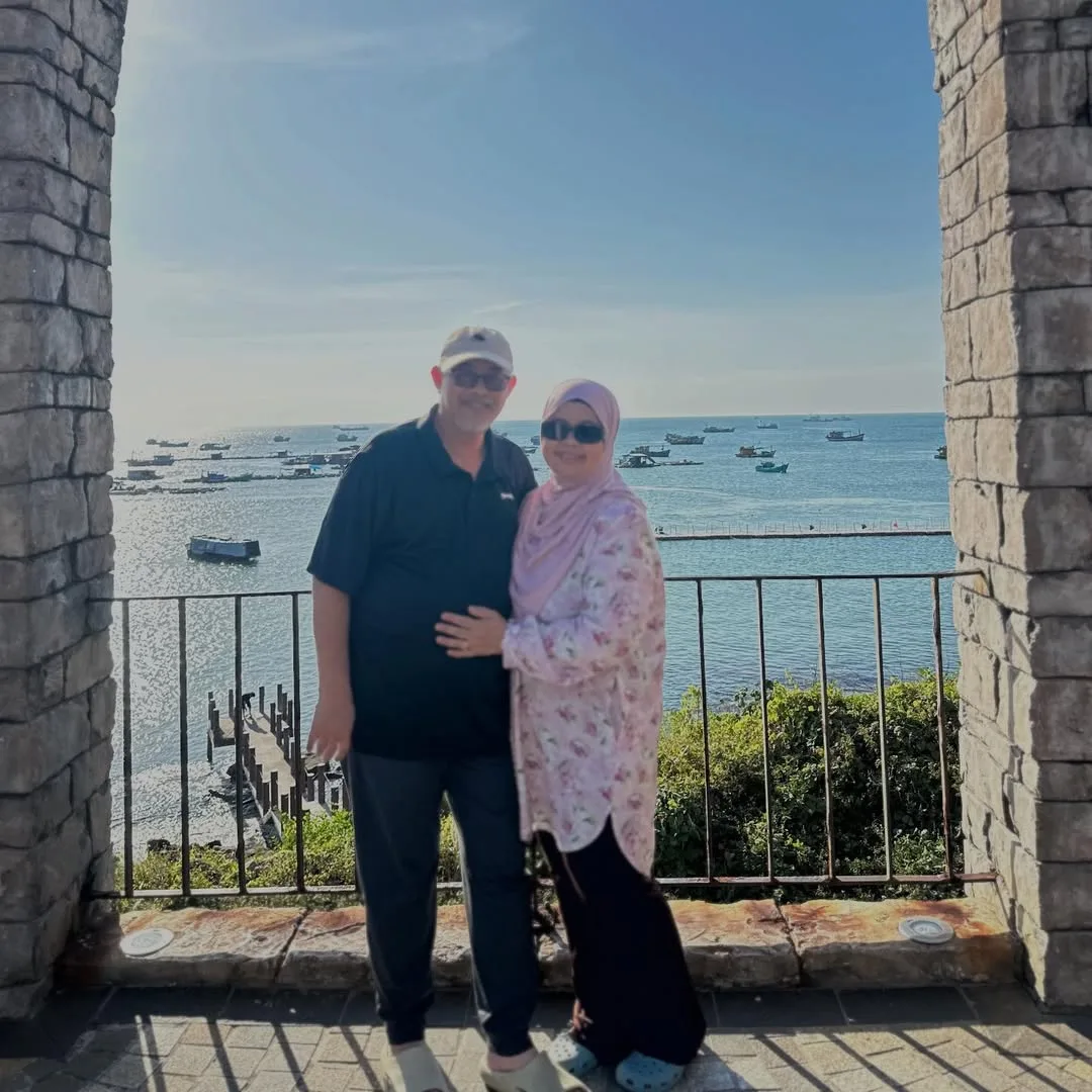 Kasih Seorang Ibu! Dr Zailah Setia Temani Dr Fie Tawfek Di Mahkamah, “Tanda Ibu Ada Di Kala Sukar”