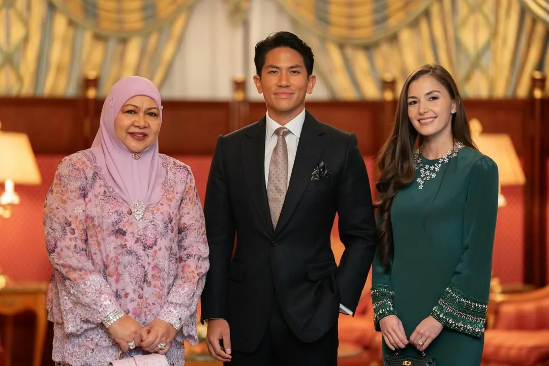 Potret Bahagia Pasangan Diraja Brunei, Putera Mateen Dedah Wajah Zahra Mariam Bolkiah Di Sisi Isteri Tercinta!