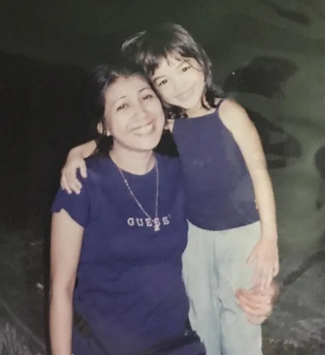 Foto Masa Kecil Raih Tumpuan, Eyka Farhana Genap Usia 31 & Bahagia Jadi Isteri Pemain Bola Sepak!