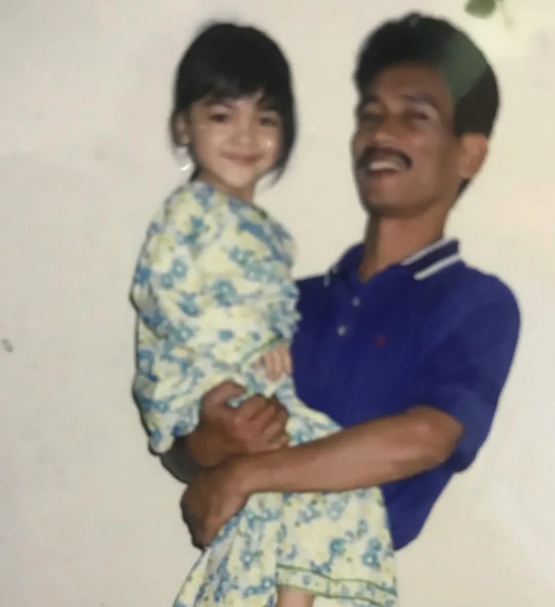 Foto Masa Kecil Raih Tumpuan, Eyka Farhana Genap Usia 31 & Bahagia Jadi Isteri Pemain Bola Sepak!