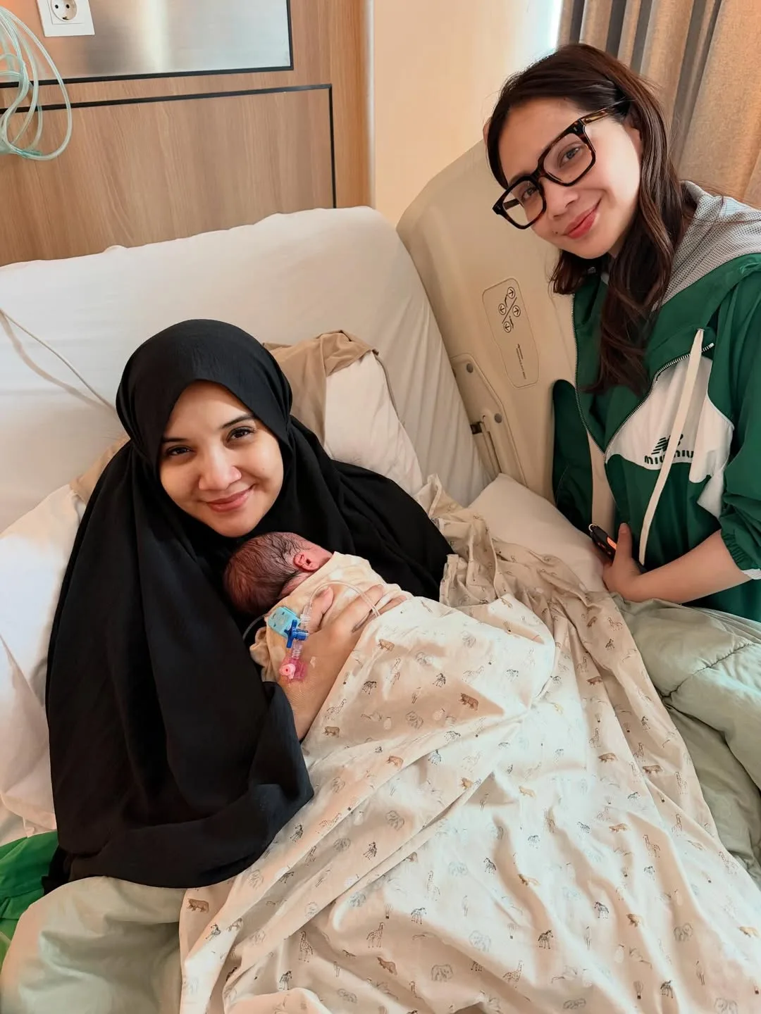 Buat Rawatan IVF Untuk Hamil, Zaskia Sungkar & Irwansyah Syukur Timang Anak Lelaki Kedua, “Semoga Jadi Anak Soleh”