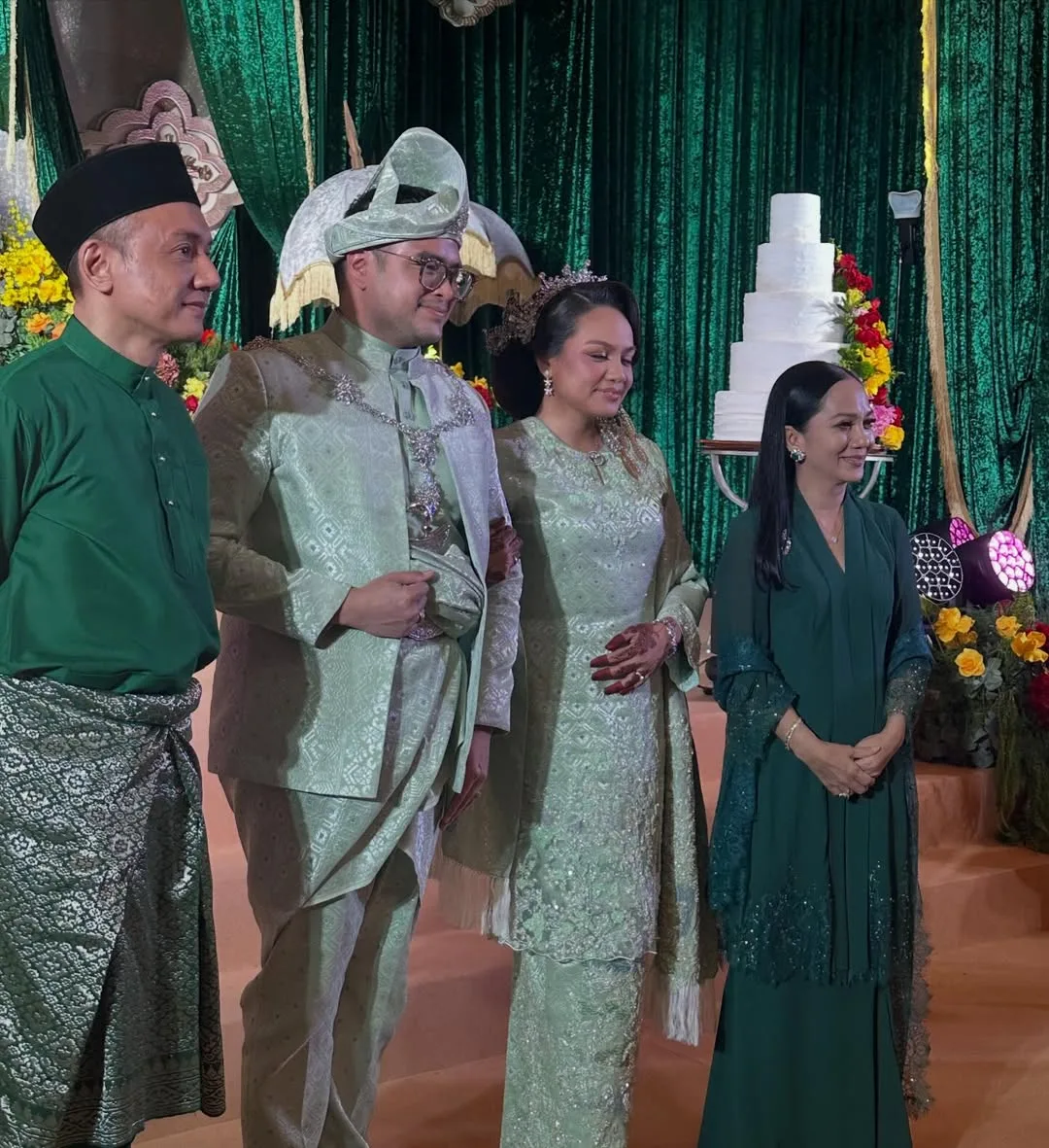 ‘Berserinya Ibu Pengantin!’ Datuk Ziela Jalil Terima Menantu, Majlis Perkahwinan Megat Jufri Raih Tumpuan