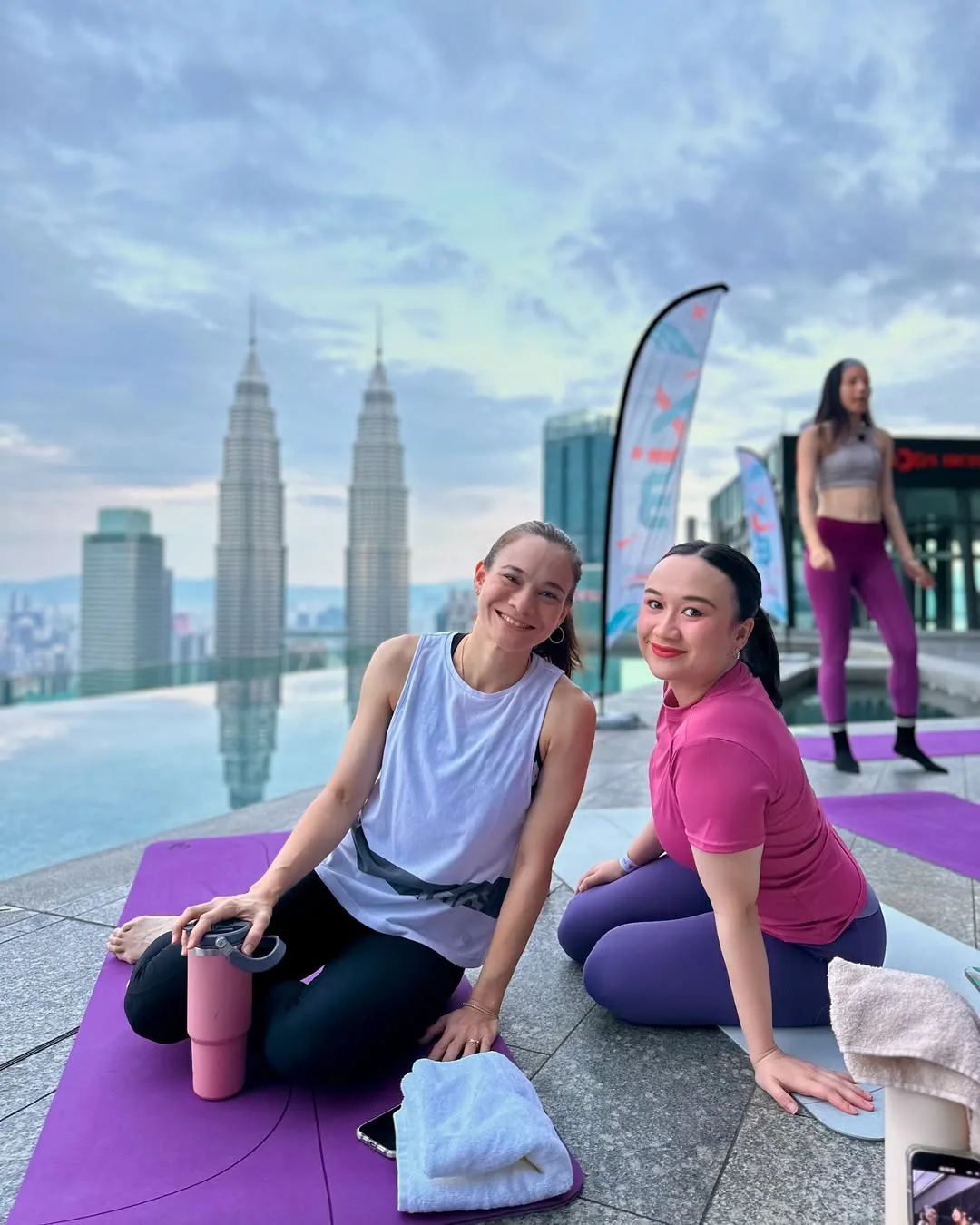 ‘Fit’ Usia 45, Aishah Sinclair Aktif Sertai Larian, Hiking & Pernah Daki Everest Base Camp!