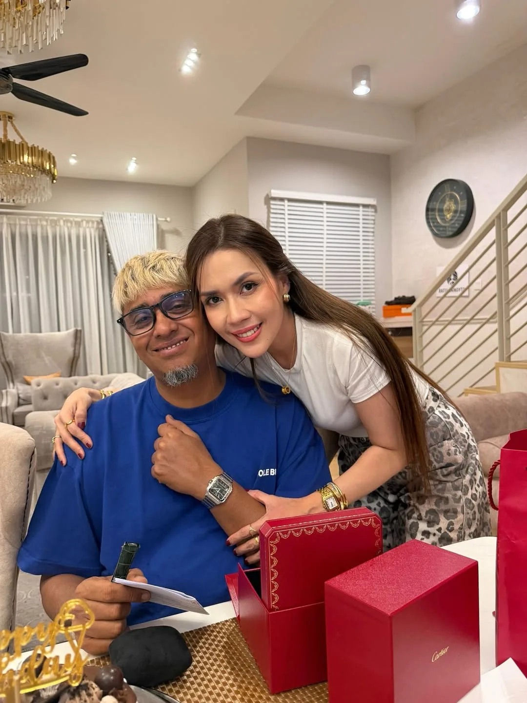 Pak Azad Cecah 50 Tahun, Jam Cartier Hadiah Penuh Makna Daripada Eira Syazira