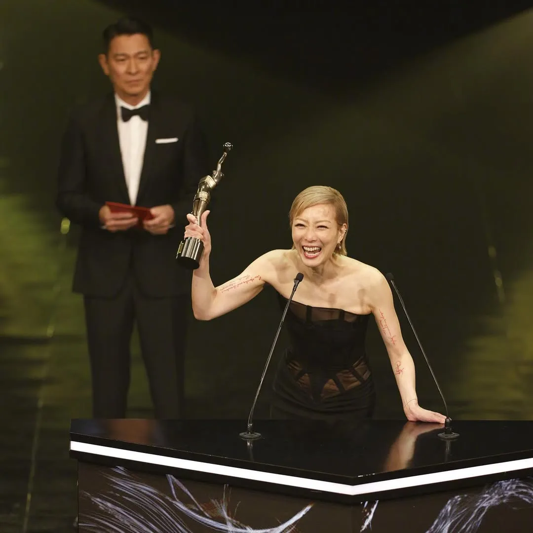 Pernah Jadi Duta Asia SK ll Era 2000an, Wajah Terkini Selebriti Hong Kong Sammi Cheng Usia 53!