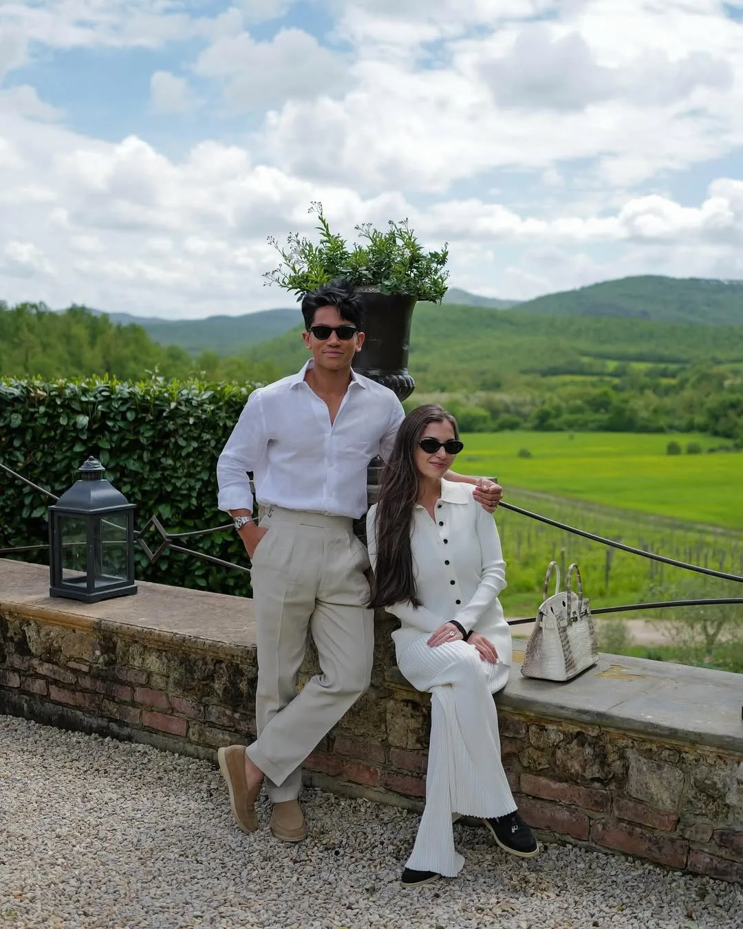 Potret Bahagia Pasangan Diraja Brunei, Putera Mateen Dedah Wajah Zahra Mariam Bolkiah Di Sisi Isteri Tercinta!