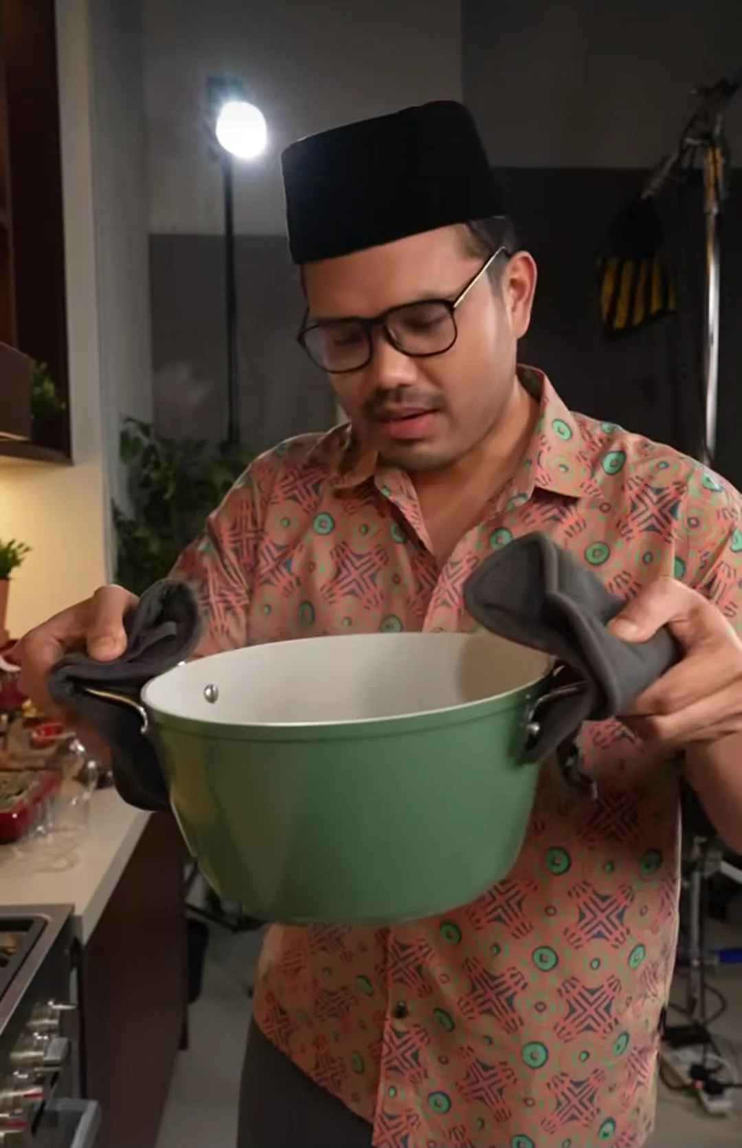 “Cikgu KA Dah Beraksi!” Video Resipi Khairul Aming Jadi Rujukan Buka Puasa & Sahur, Cecah Jutaan Views!