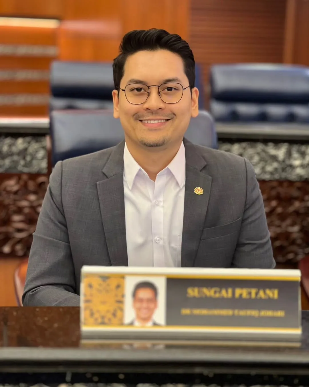 Dilantik Menteri Belia & Sukan, Dr Taufiq Johari Bahagia Di Sisi Dr Fathiya & Timang Cahaya Mata Sulung Tahun Lalu!