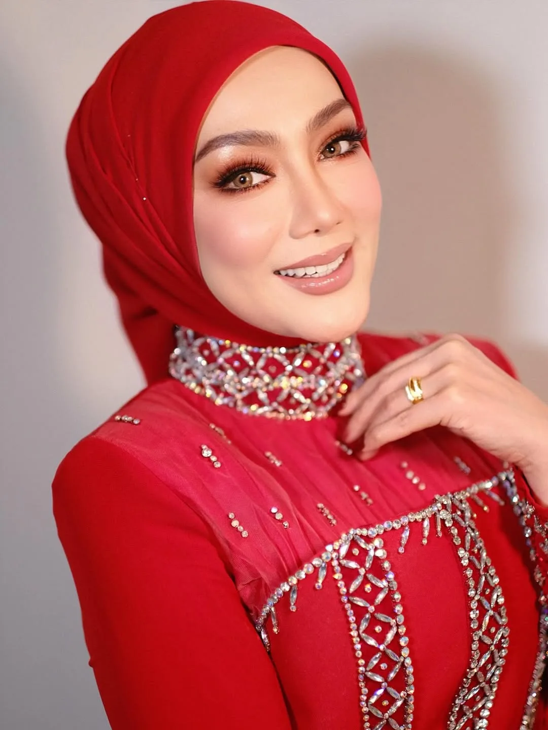 Macam Tak Menua! Ramping Persis Ratu Cantik & Berseri Sejak Kahwin, Erra Fazira Genap Usia 52