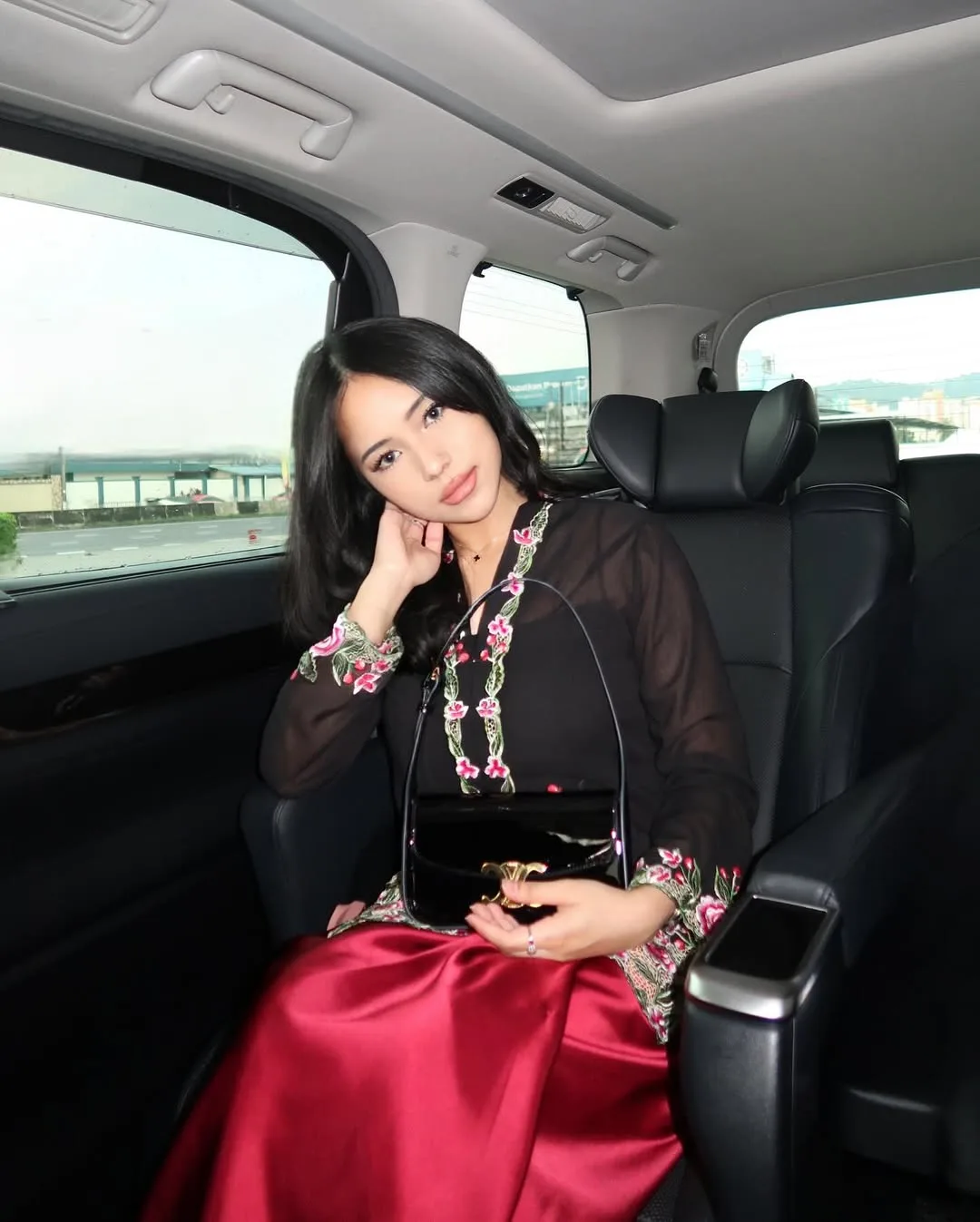 Berusia 25 Tahun & Graduan Perakaunan, Azeva Natassha Ikut Jejak Langkah Ibu Bapa Dalam Dunia Seni!