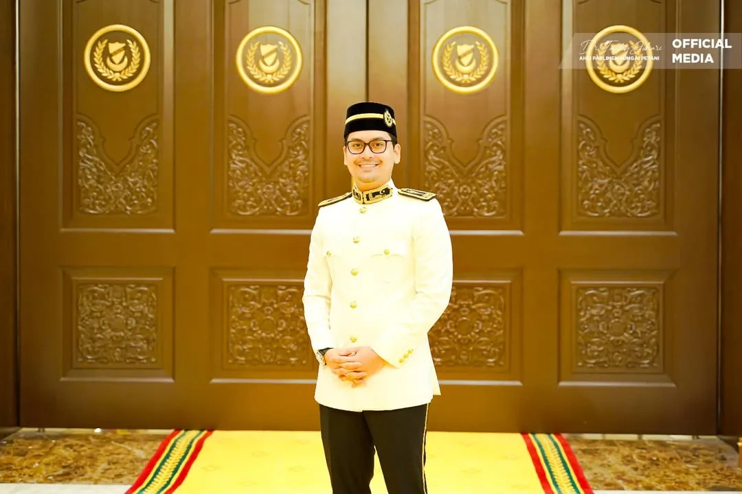 Dilantik Menteri Belia & Sukan, Dr Taufiq Johari Bahagia Di Sisi Dr Fathiya & Timang Cahaya Mata Sulung Tahun Lalu!