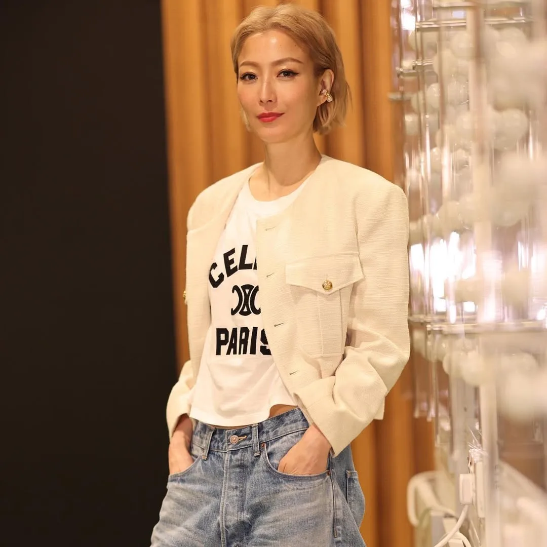 Pernah Jadi Duta Asia SK ll Era 2000an, Wajah Terkini Selebriti Hong Kong Sammi Cheng Usia 53!