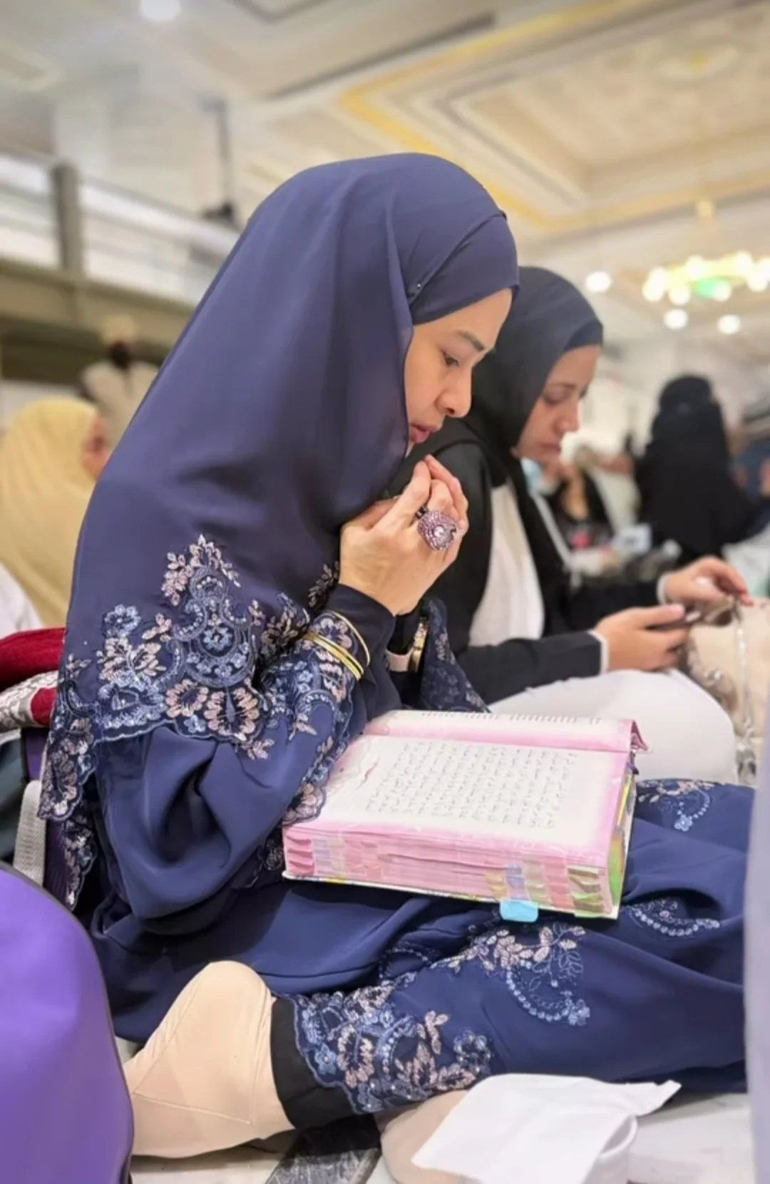 Bukan Riak Atau Menunjuk, Datin Fouziah Gous Suntik Inspirasi Khatam Al-Quran Di Mekah Pada Bulan Ramadan!