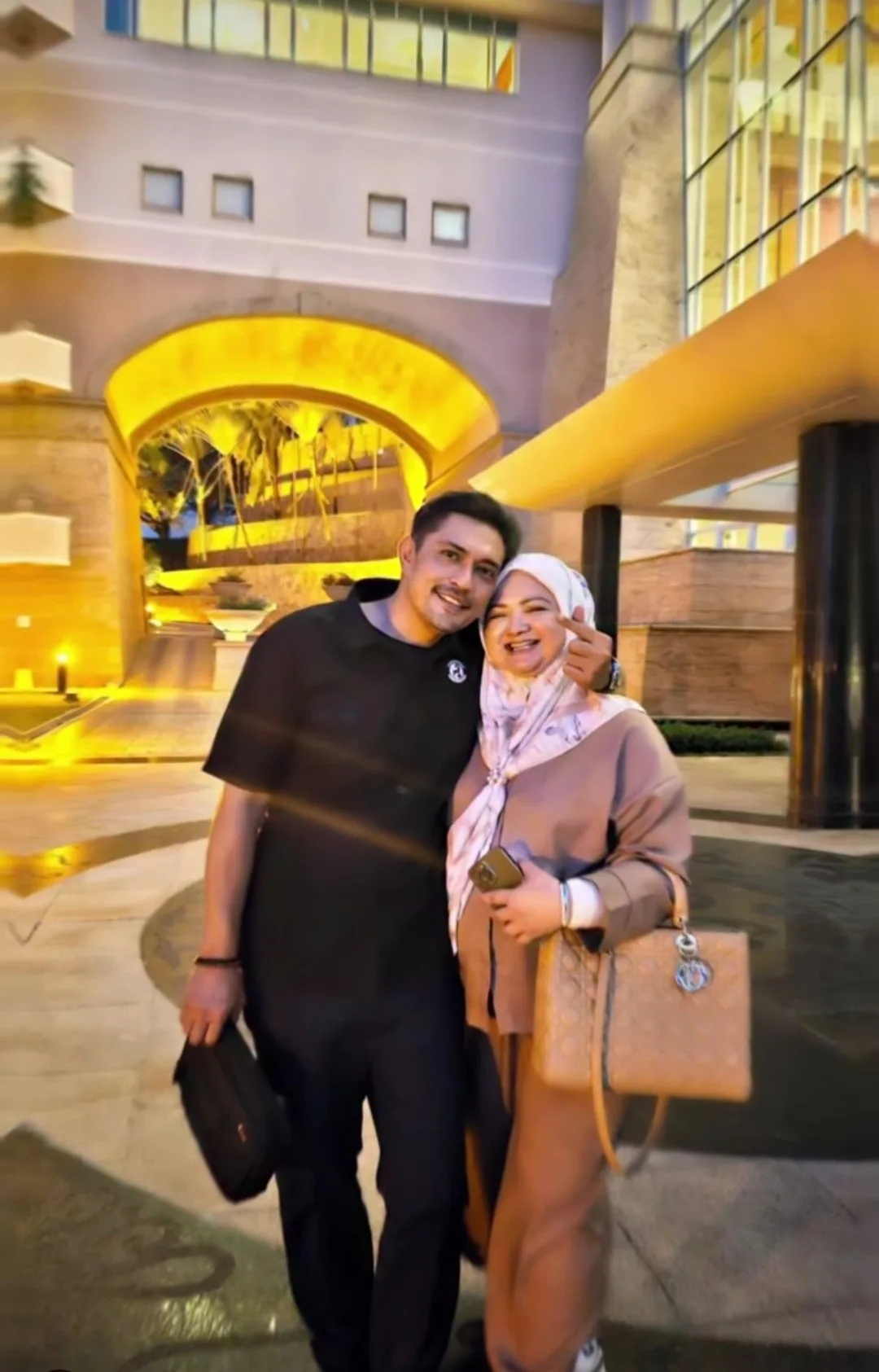 20 Tahun Jadi Isteri Dato’ Adi Putra, Datin Aida Rajin Turun Padang Bantu Bisnes Suami!