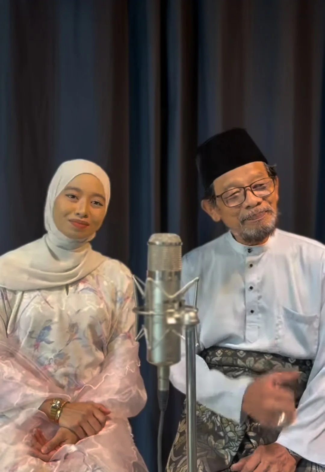 Nyanyi Semula Lagu ‘Dendang Hari Raya’, Impian Afiqah Jalil Berduet Dengan Ayahnya Jalil Hamid Tercapai!