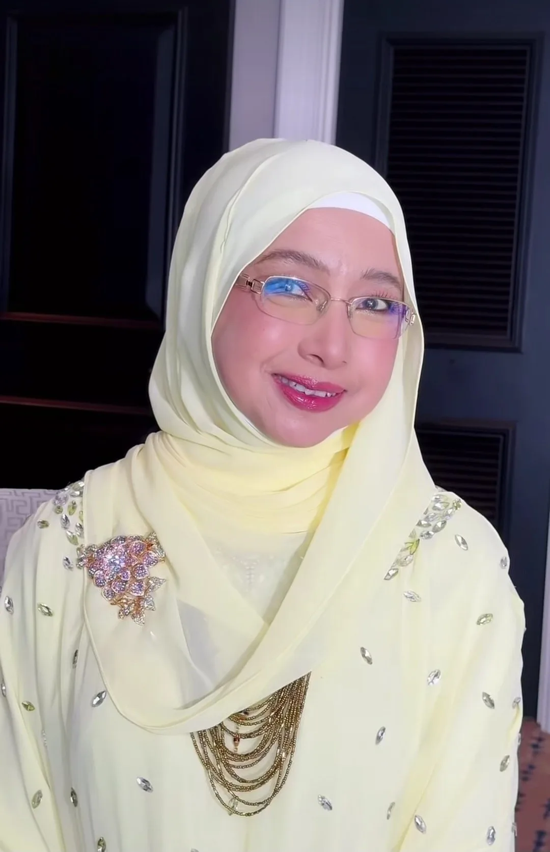 Shariffah Mahani Lembut Tutur Kata & Penuh Sifat Keibuan, Peribadi Ratu Hati Syed Saddiq Jadi Perhatian! 12 Shariffah Mahani Lembut Tutur Kata & Penuh Sifat Keibuan, Peribadi Ratu Hati Syed Saddiq Jadi Perhatian!