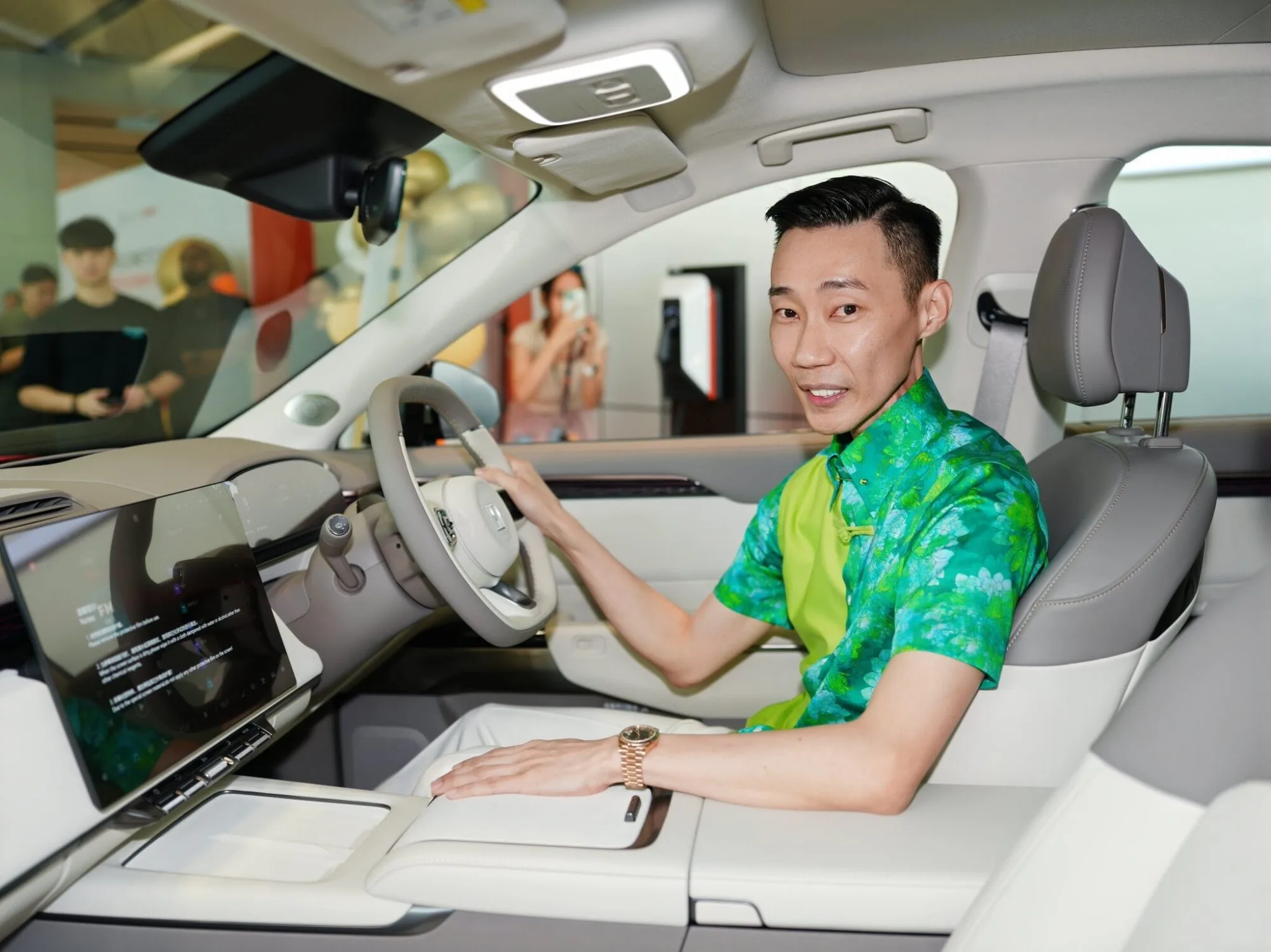 Zeekr 7X Jadi Simbol Tuah & Rezeki Tahun Baharu Cina Dato' Seri Dr Lee Chong Wei 8 Zeekr 7X Jadi Simbol Tuah & Rezeki Tahun Baharu Cina Dato’ Seri Dr Lee Chong Wei