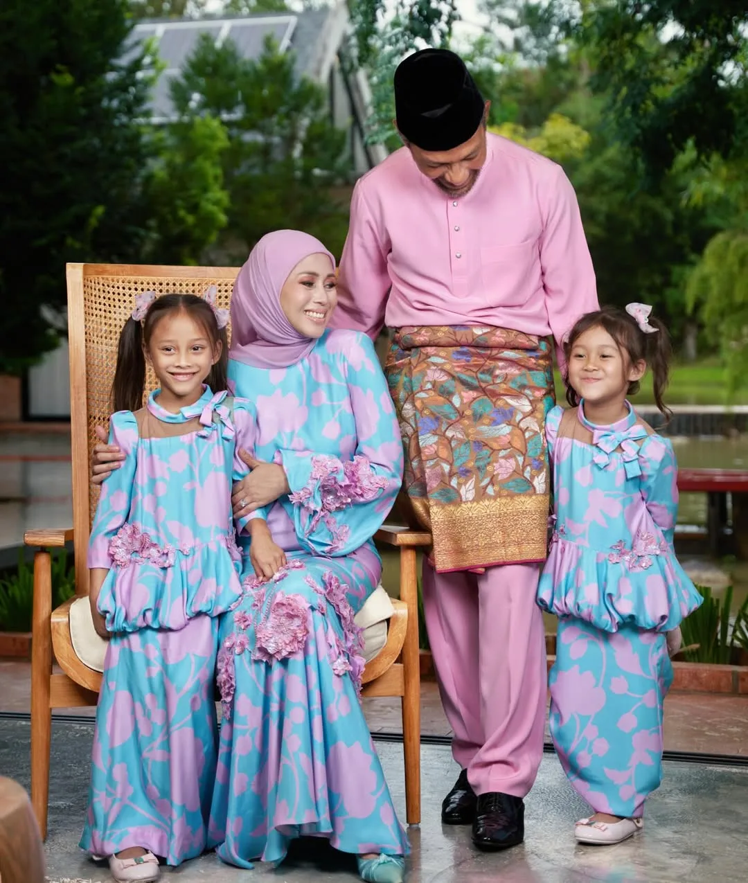 Azrinaz Mazhar Hakim Jemput Rakan Selebriti Beraya Ke Rumah, Terpukau Tengok Mahligai Miliknya!