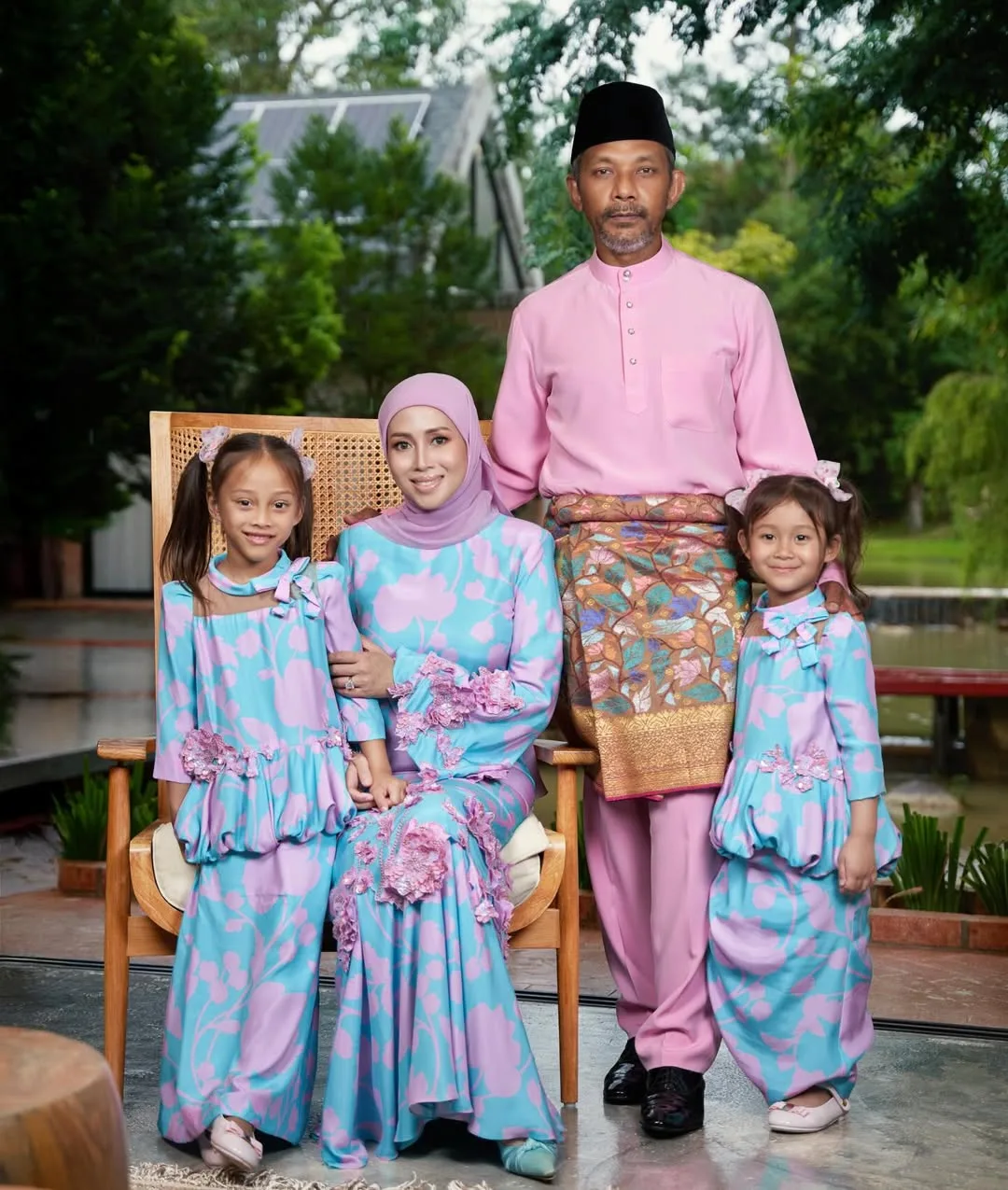 Azrinaz Mazhar Hakim Jemput Rakan Selebriti Beraya Ke Rumah, Terpukau Tengok Mahligai Miliknya! 16 Azrinaz Mazhar Hakim Jemput Rakan Selebriti Beraya Ke Rumah, Terpukau Tengok Mahligai Miliknya!